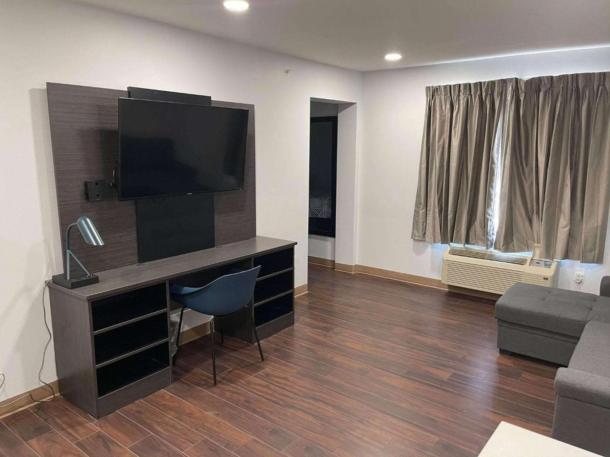 Studio 6 Peoria IL view 5