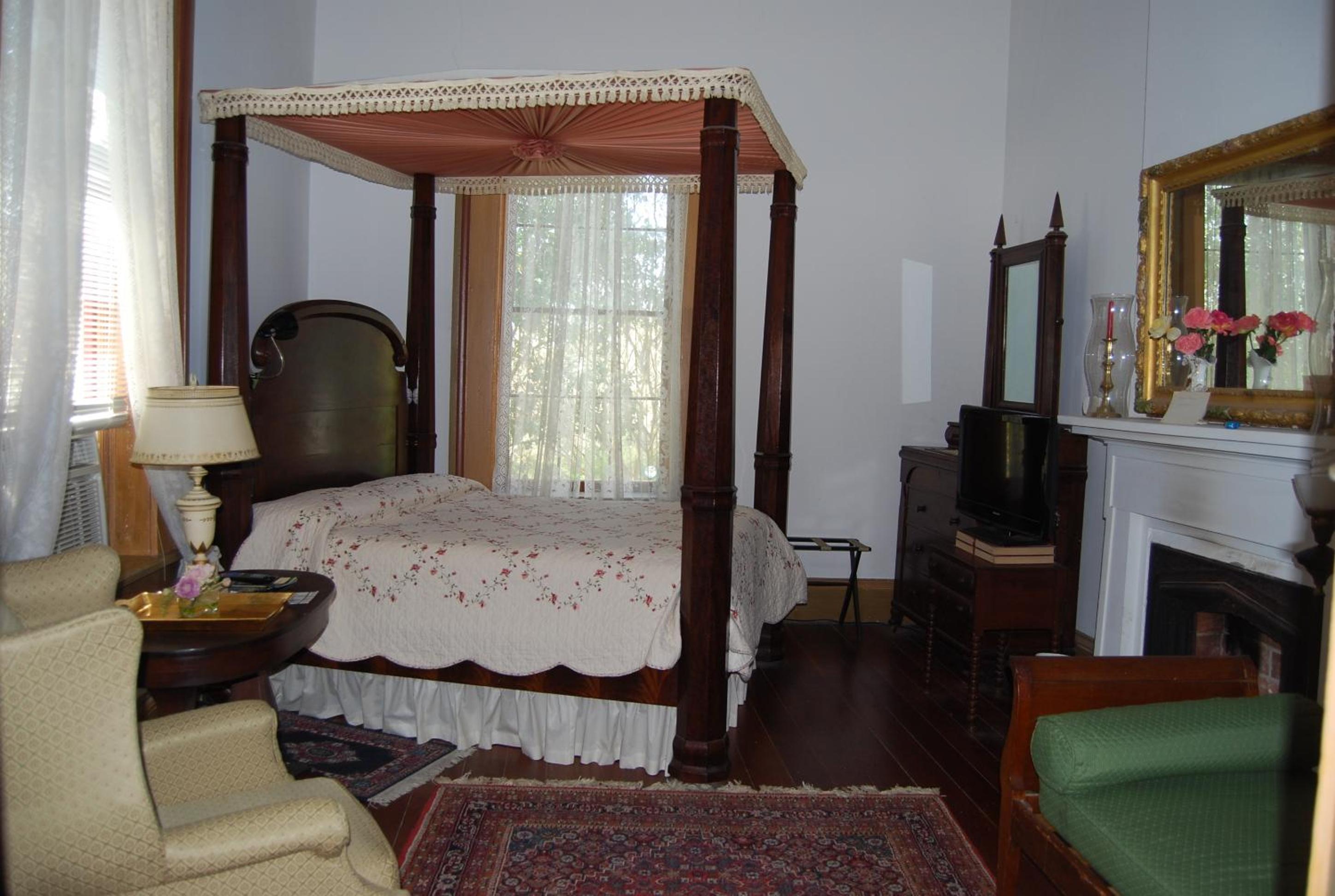 Natchez Vacations - Glenfield Plantation Historic Antebellum Bed and Breakfast - Property Image 2