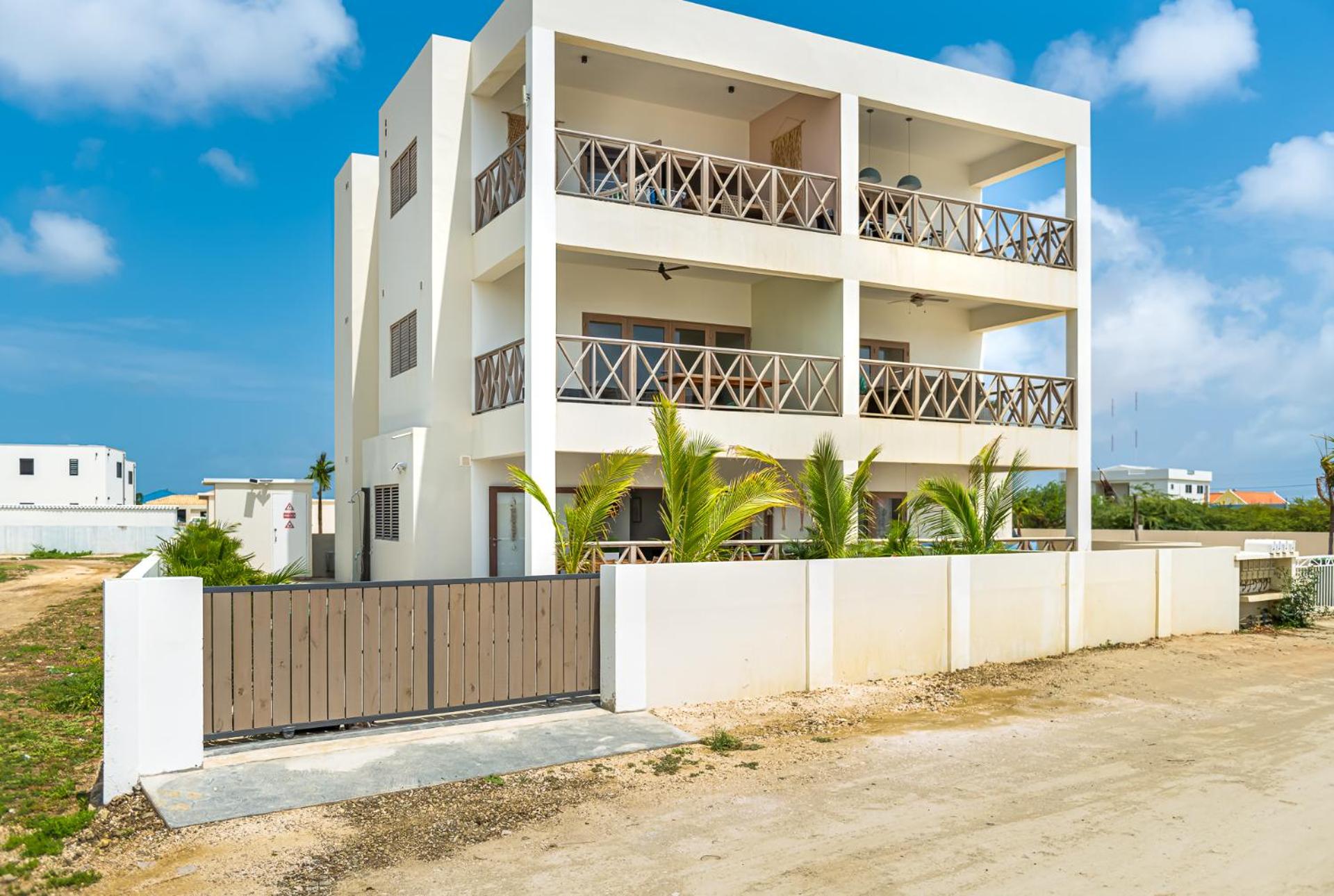 Villa Chica 3 min to Beach, Diving & Restaurants with Pool and private Garden 10 min to Windsurfing & Kitesurfing