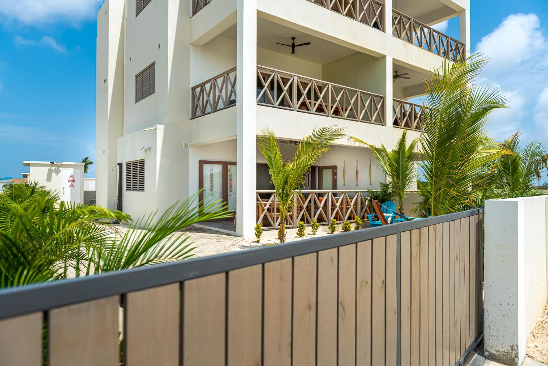 Villa Chica 3 min to Beach, Diving & Restaurants with Pool and private Garden 10 min to Windsurfing & Kitesurfing