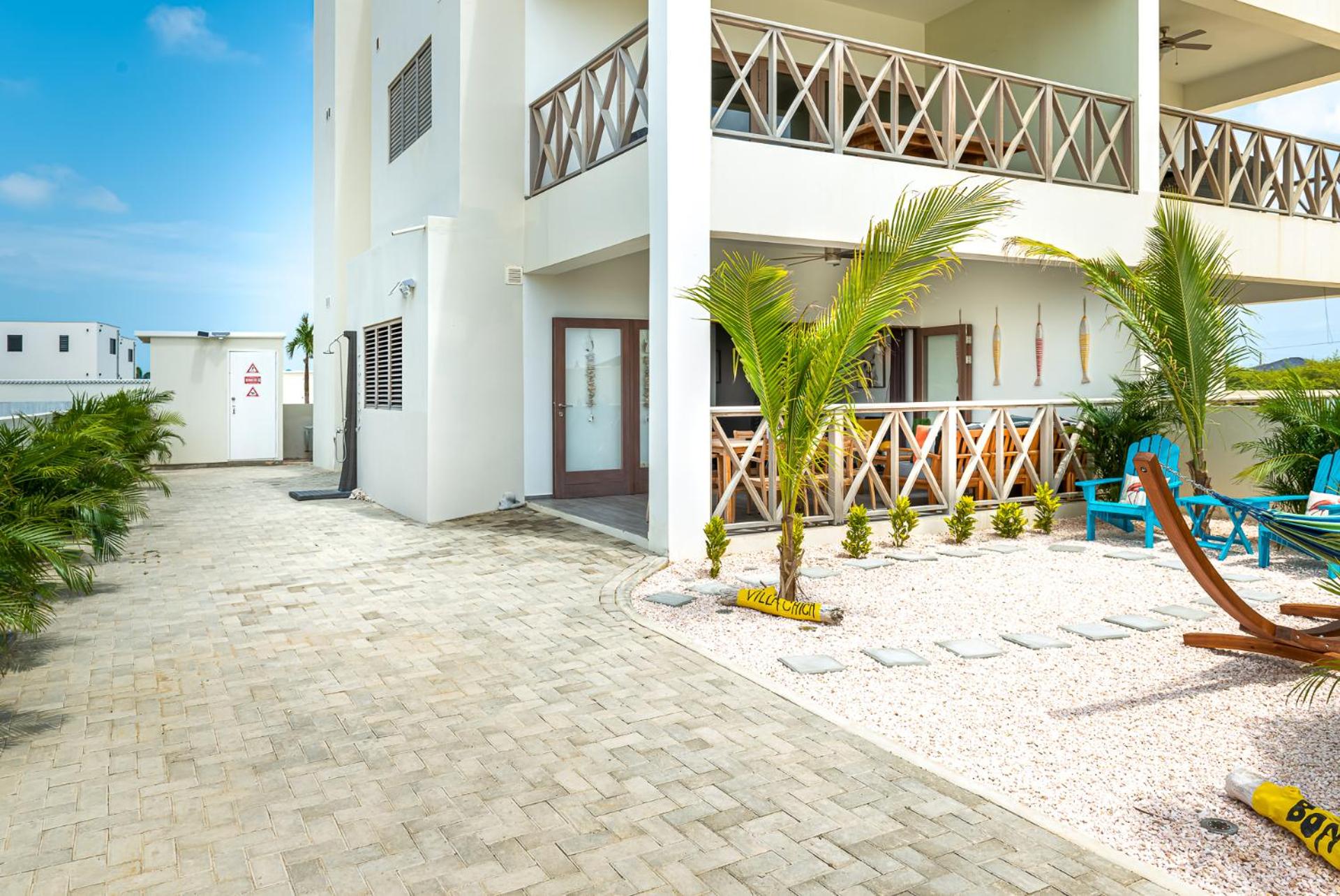 Villa Chica 3 min to Beach, Diving & Restaurants with Pool and private Garden 10 min to Windsurfing & Kitesurfing