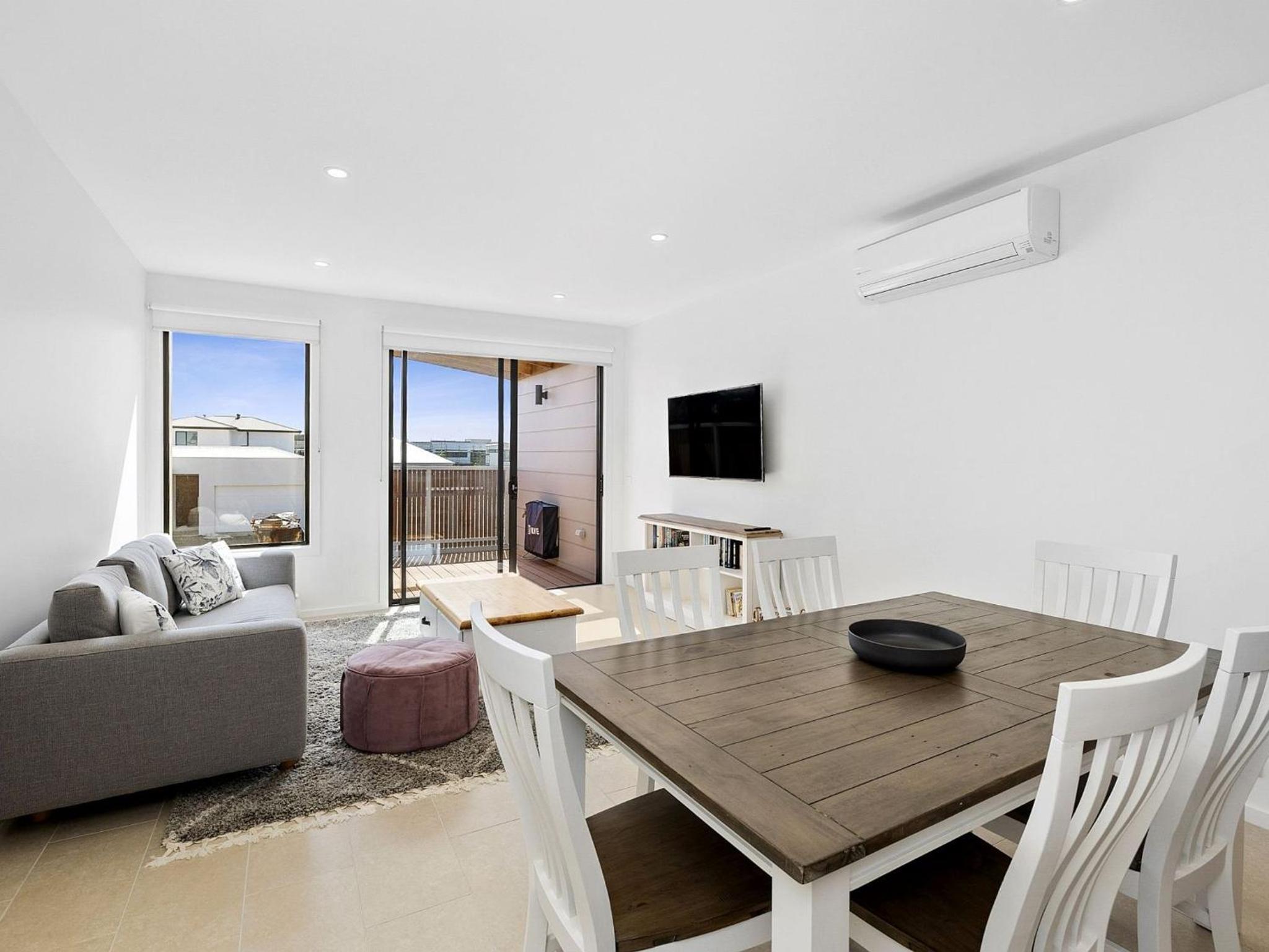 Beach Townhouse Storrer 35 view 3