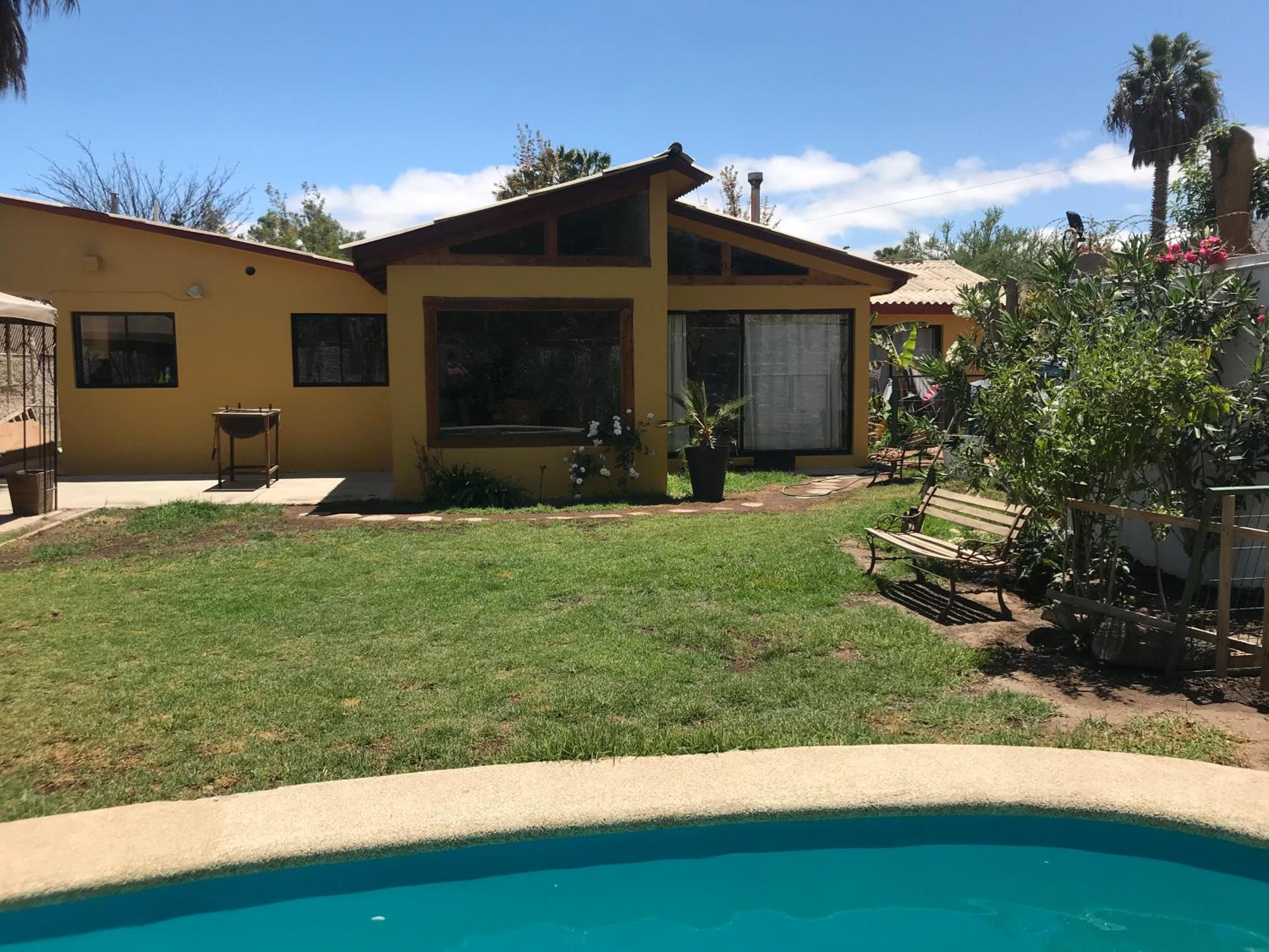 Casa ejecutiva 5 dormitorios ideal empresas 7-8 huéspedes