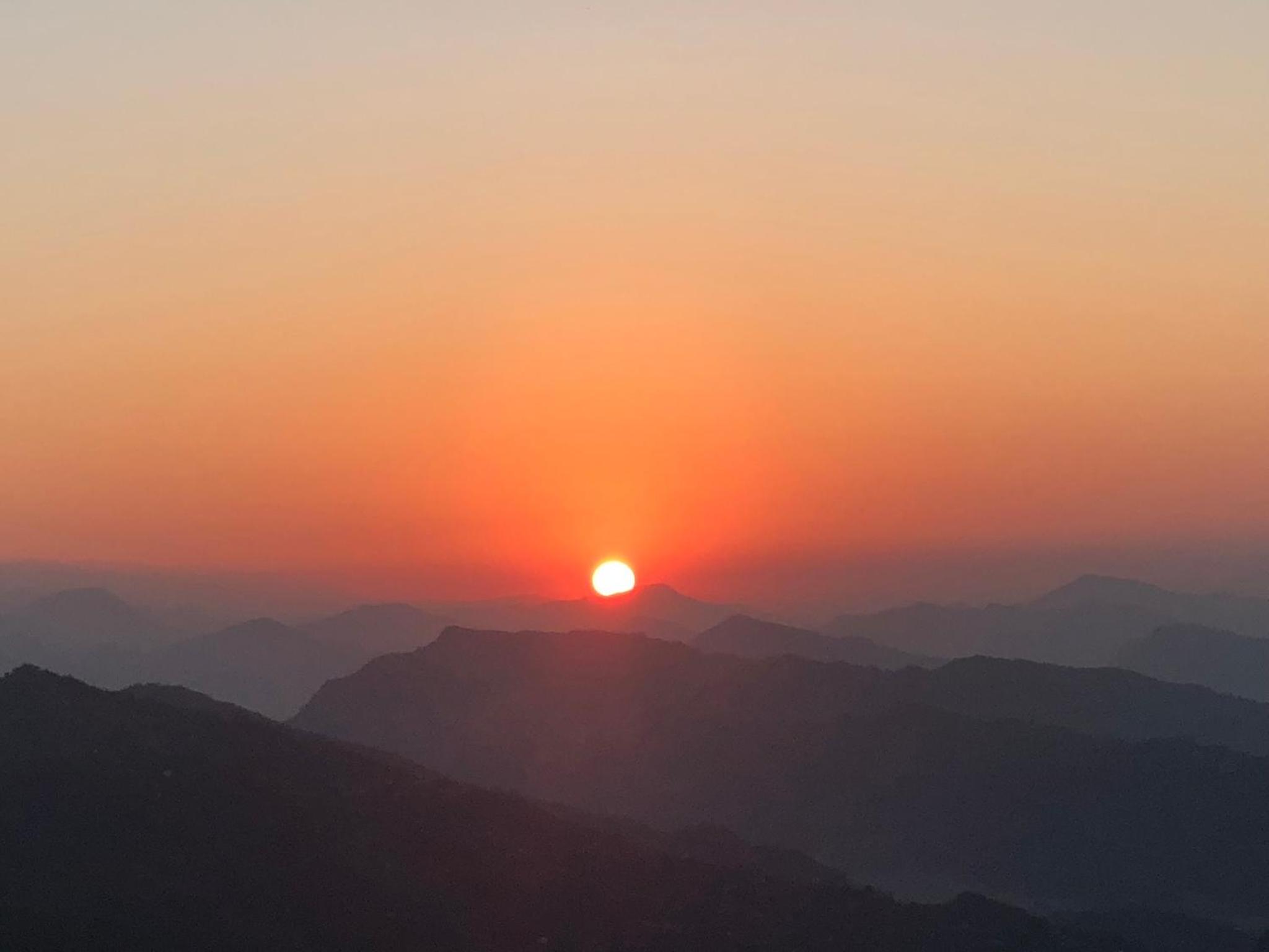Superview Lodge - Family-Run, Himalayan Sunrise