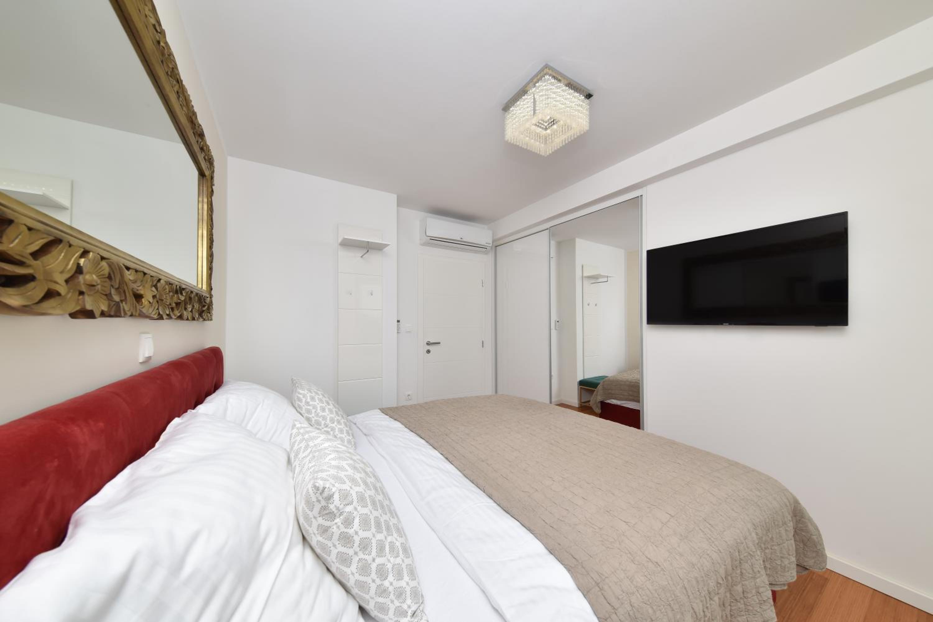MM Luxury Apartments GOLD & RUBIN