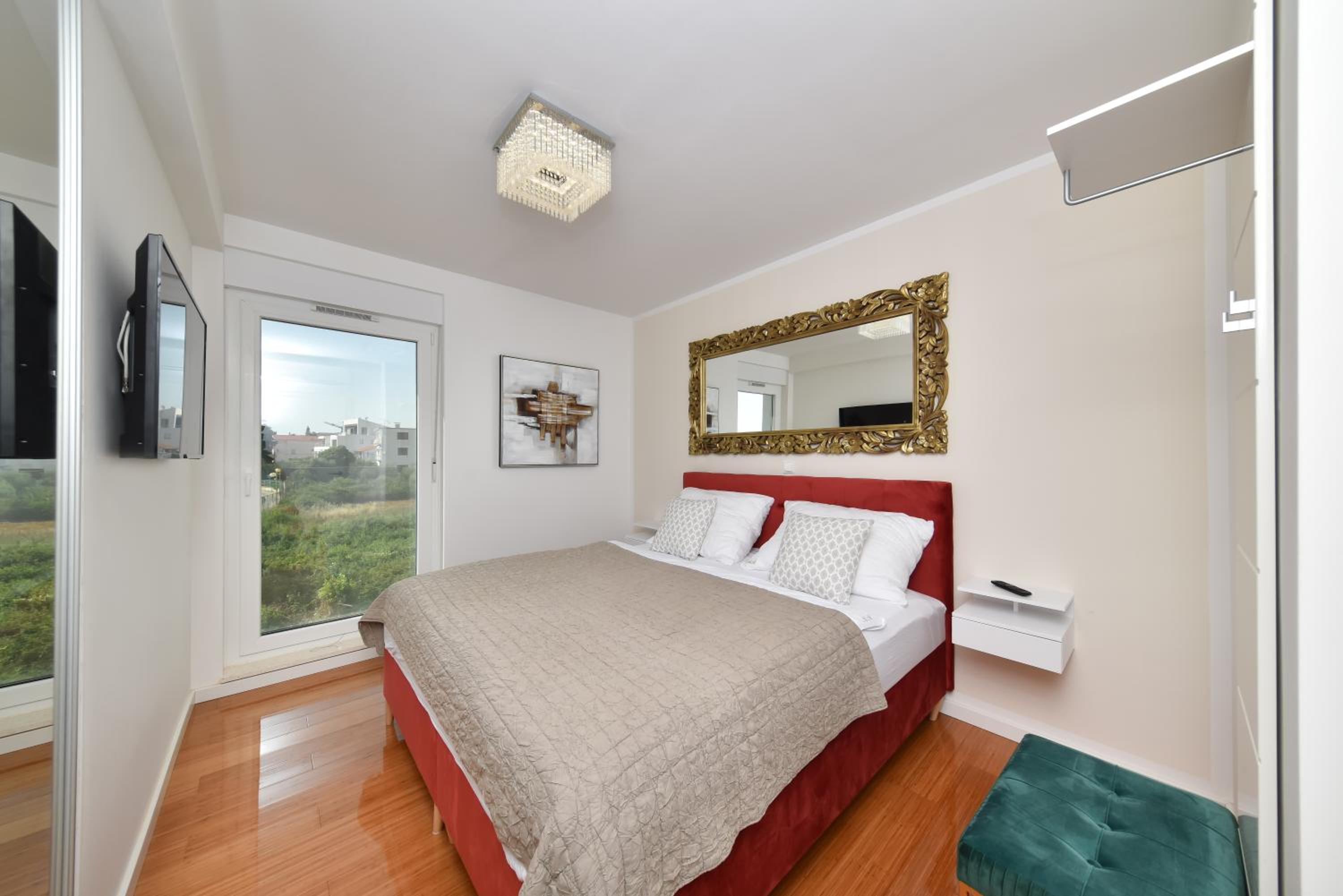 MM Luxury Apartments GOLD & RUBIN