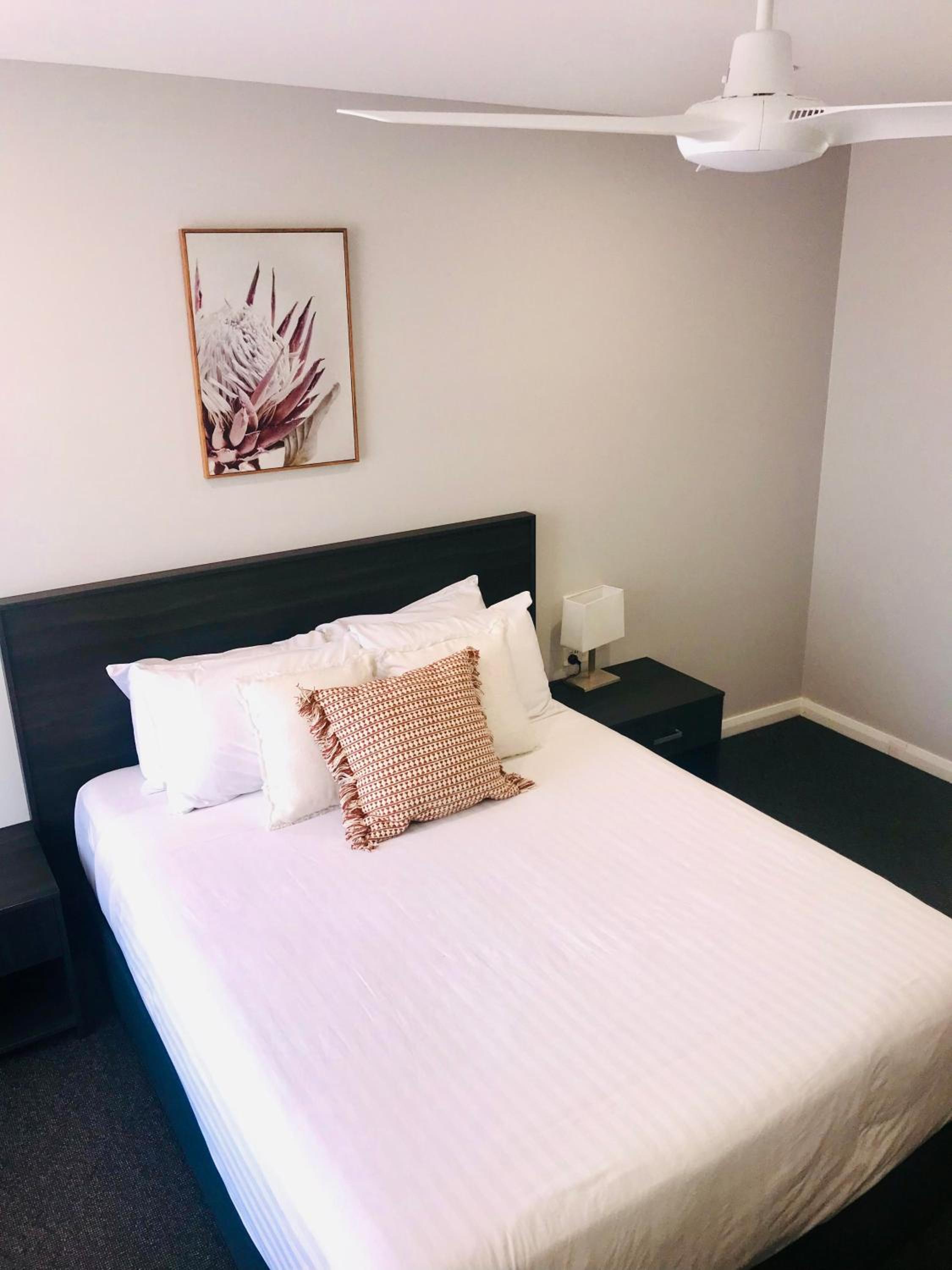 Hive Hotel, Moruya