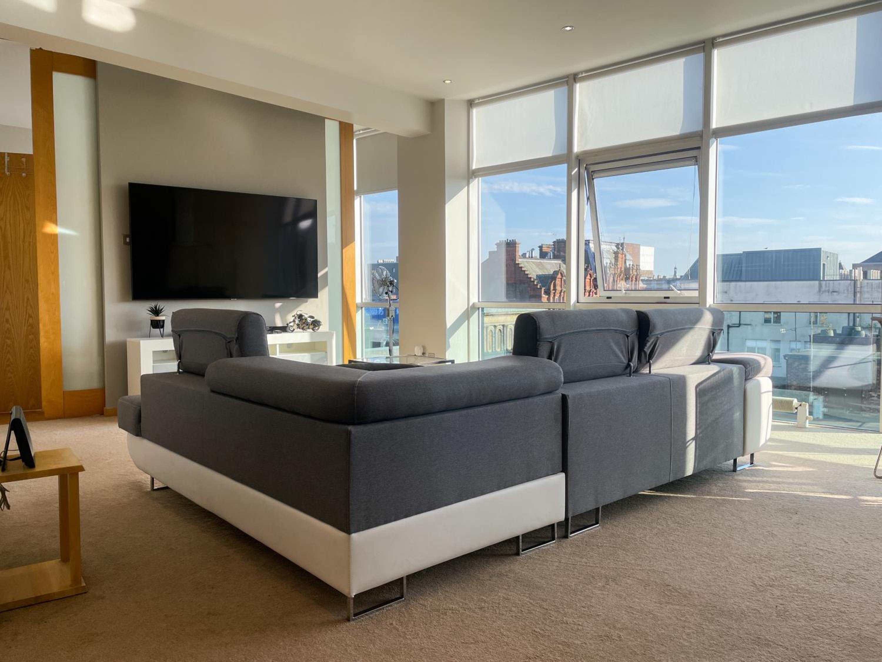 City Centre 2-Bed Apartment Parking Jacuzzi Bath