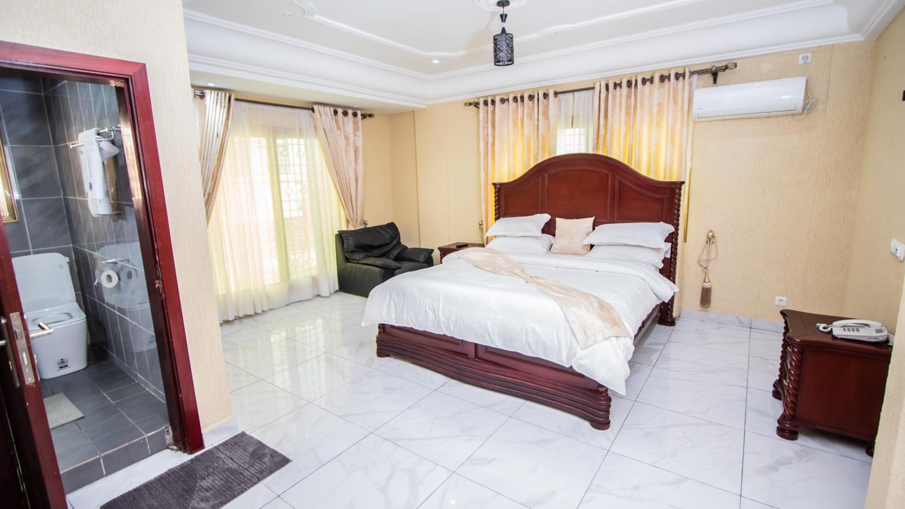 Residence Le Bonheur - 2 Bed Apartment by Douala Mall/Airport