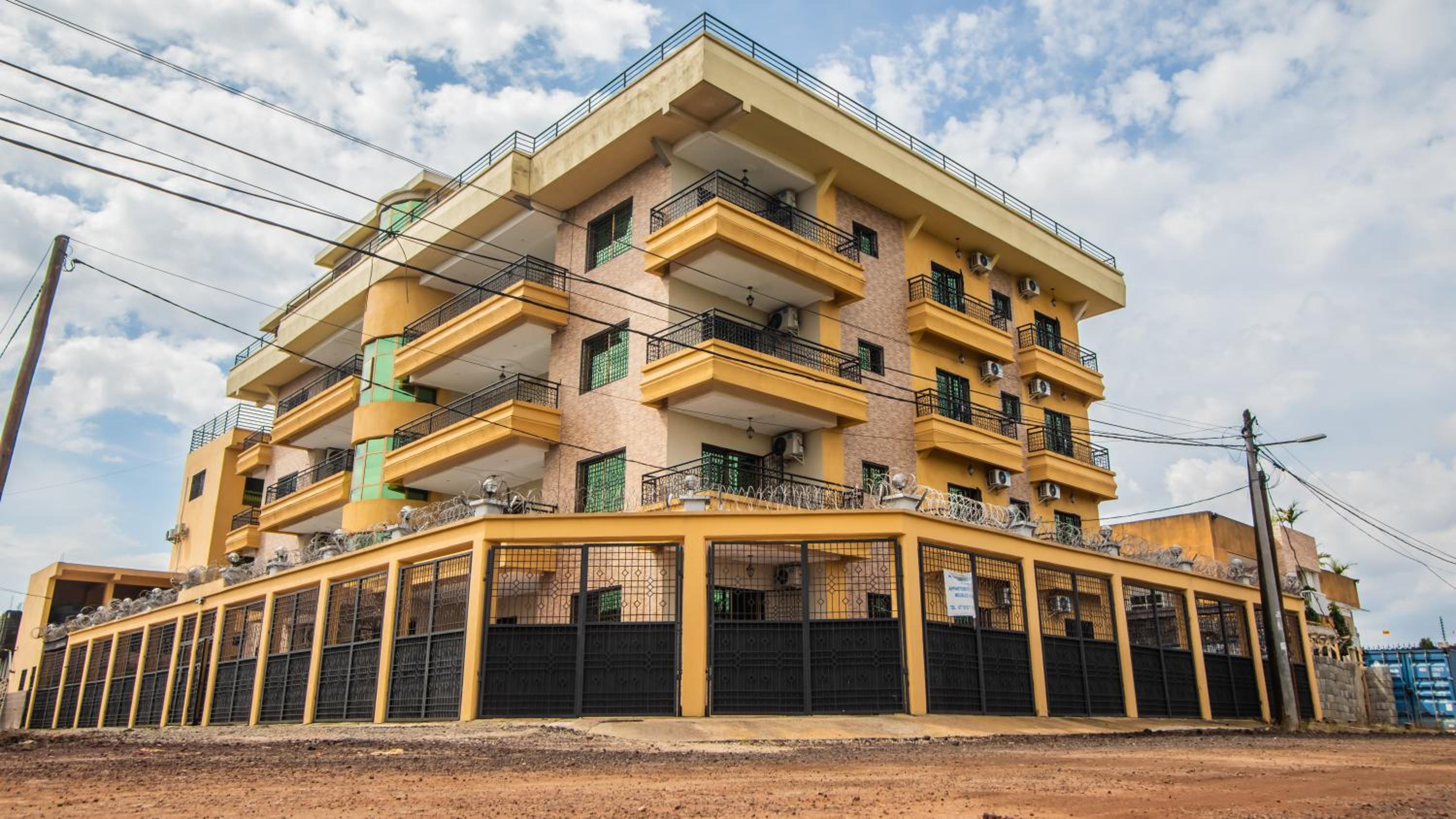 Residence Le Bonheur - 2 Bed Apartment by Douala Mall/Airport