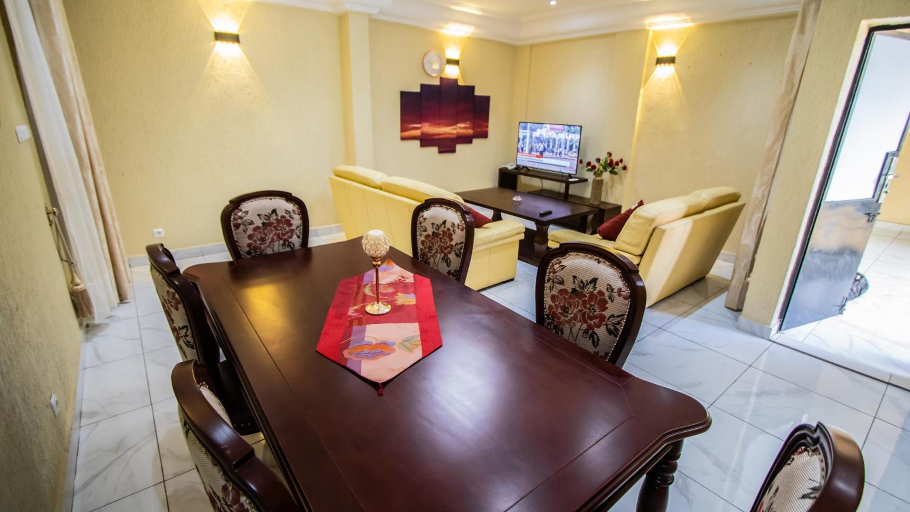 Residence Le Bonheur - 2 Bed Apartment by Douala Mall/Airport