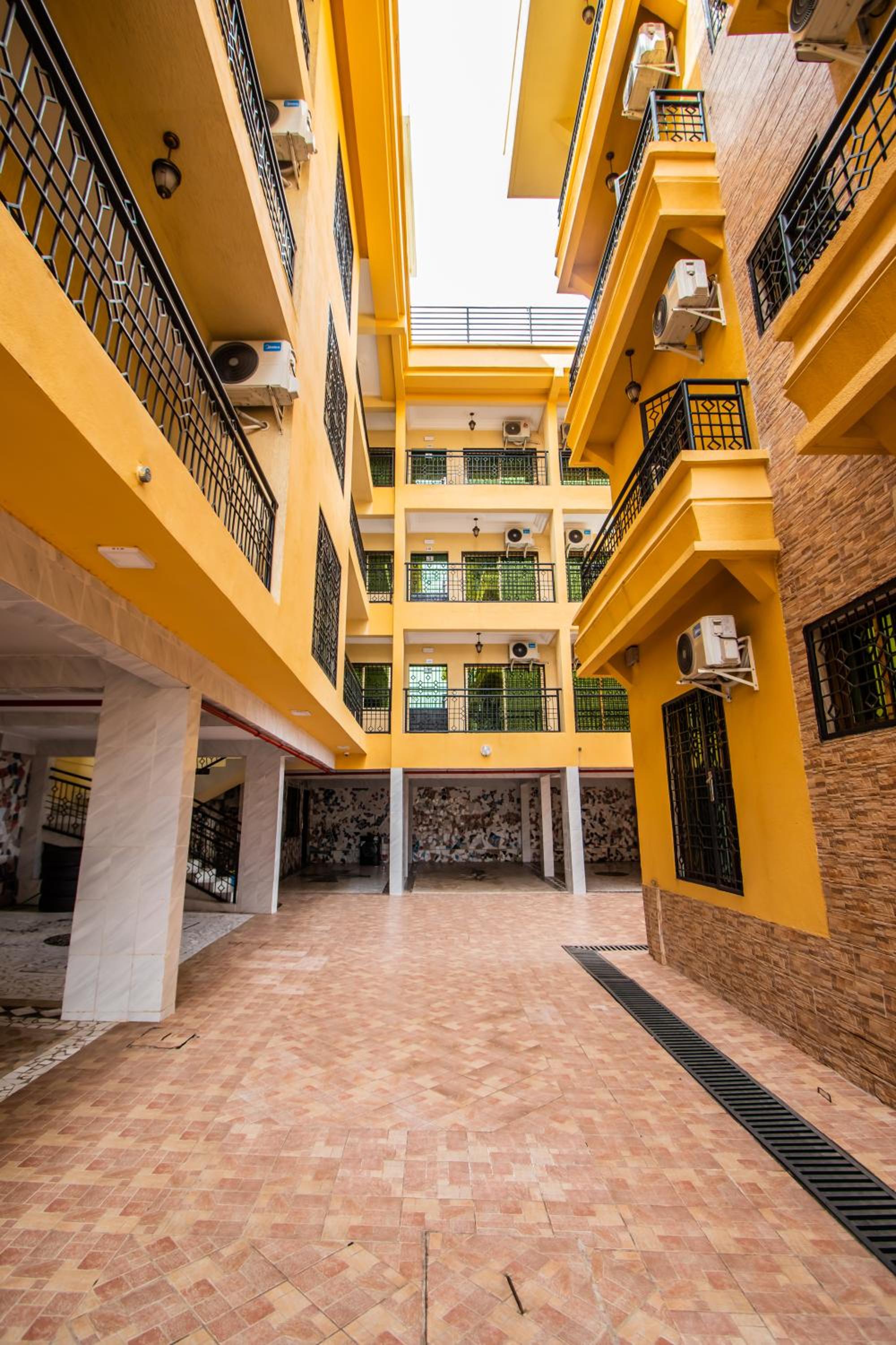 Residence Le Bonheur - 2 Bed Apartment by Douala Mall/Airport