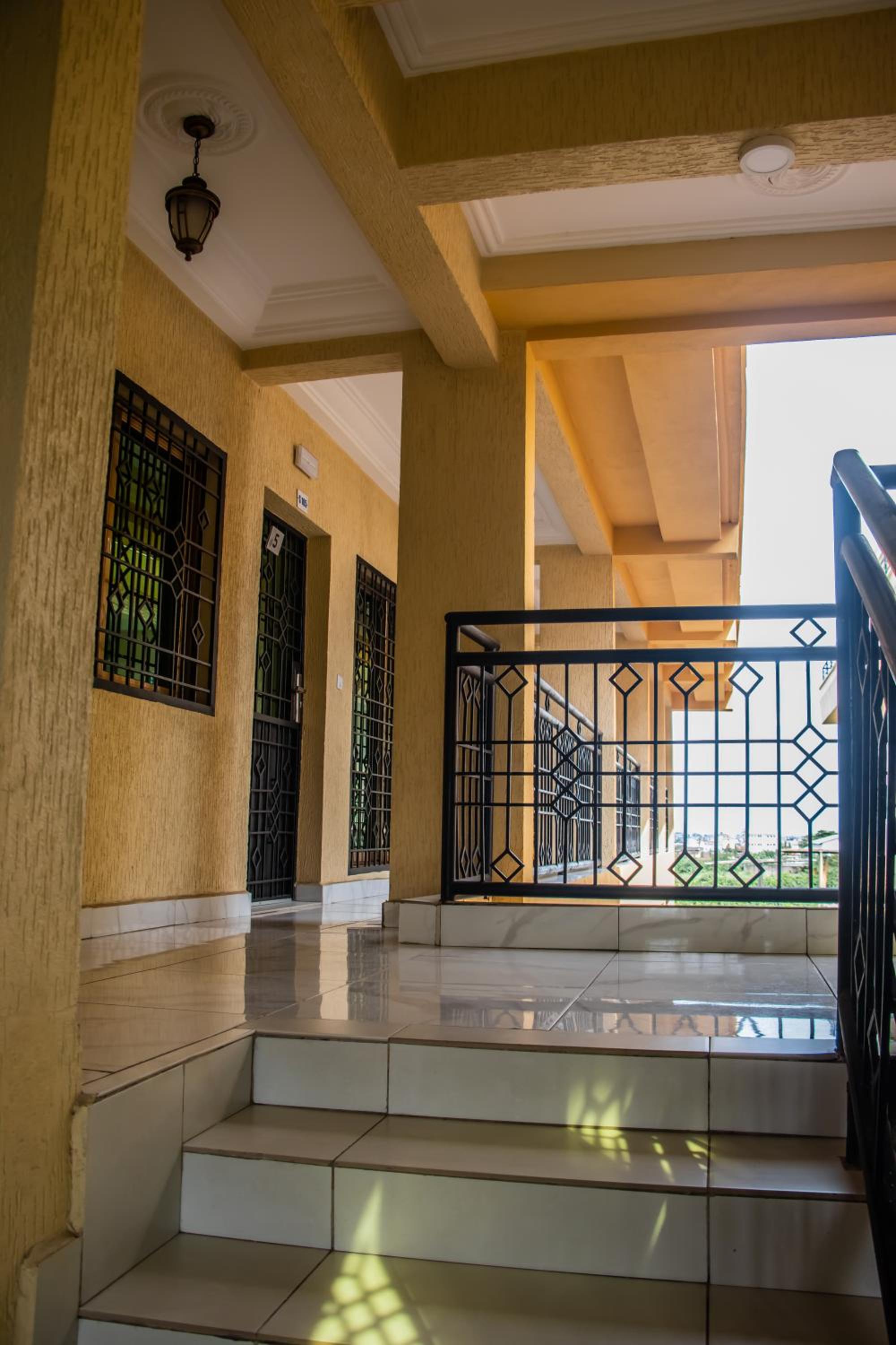 Residence Le Bonheur - 2 Bed Apartment by Douala Mall/Airport