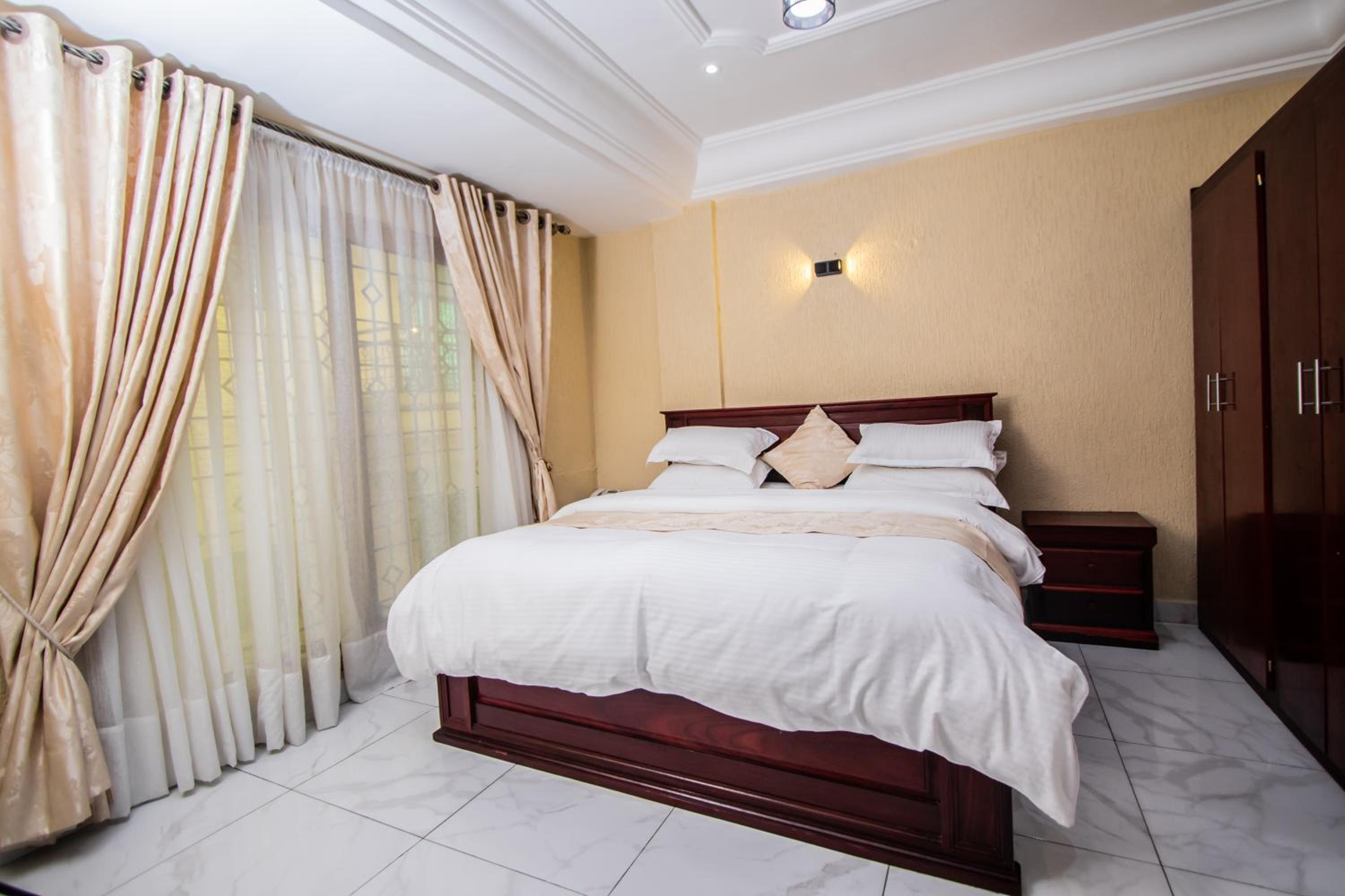 Residence Le Bonheur - 2 Bed Apartment by Douala Mall/Airport