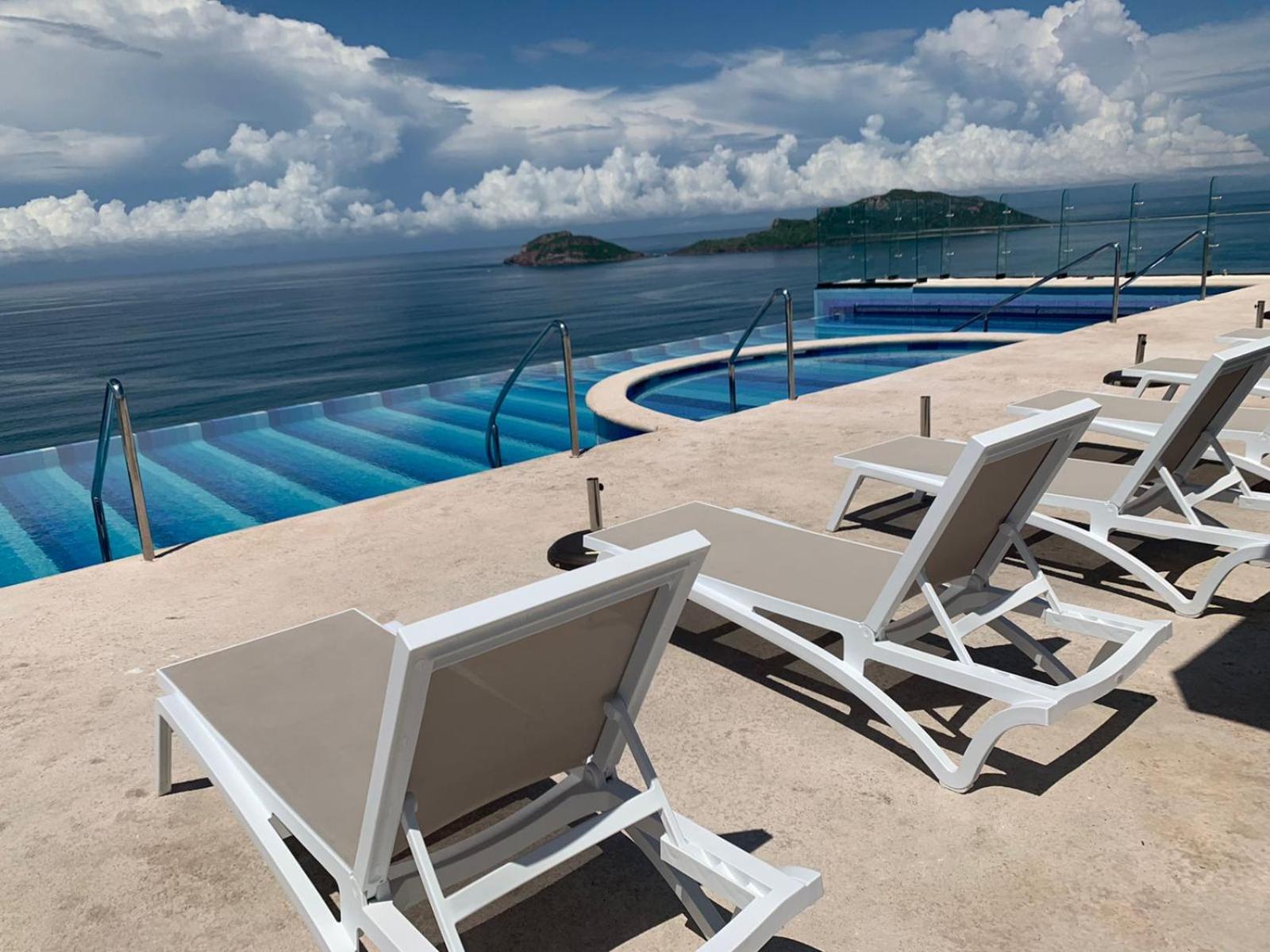 Condominio nuevo de lujo sobre el Malecon de Mazatlán view 3