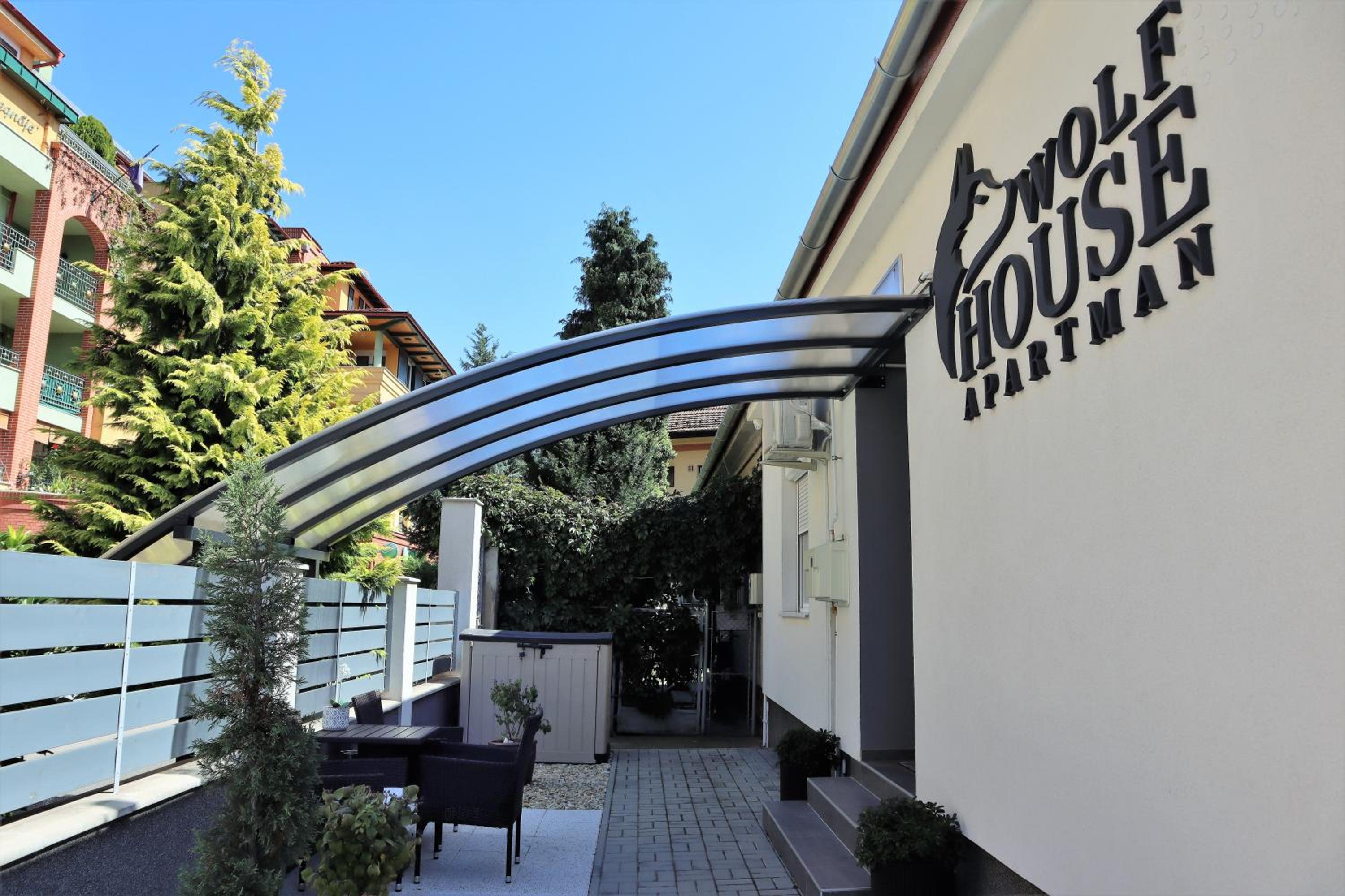 Wolf House Apartman view 3