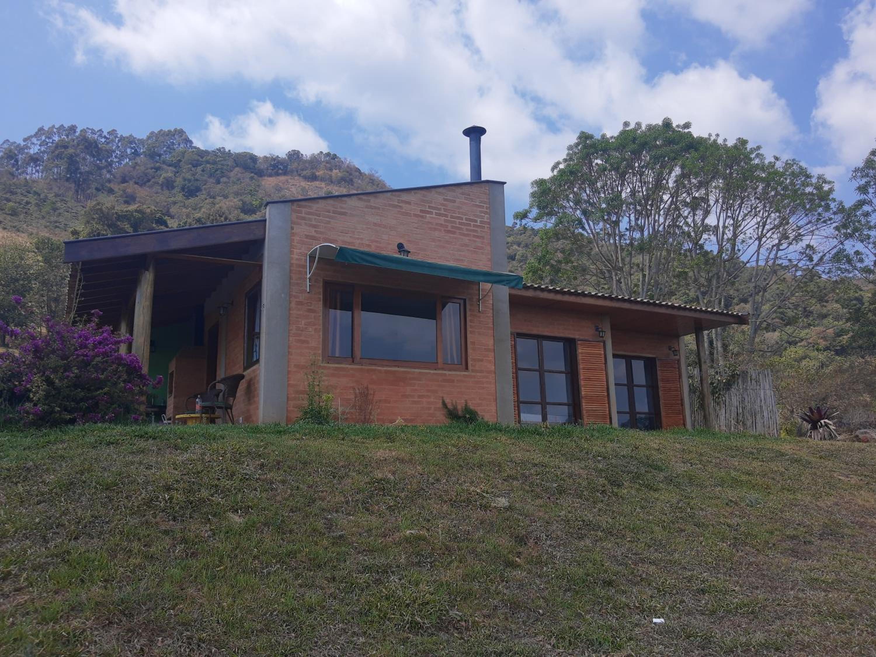 CASA NA MONTANHA