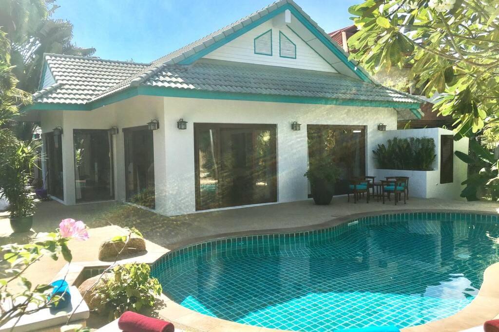 4BR Walk to Beach Private Pool & Jacuzzi view 2