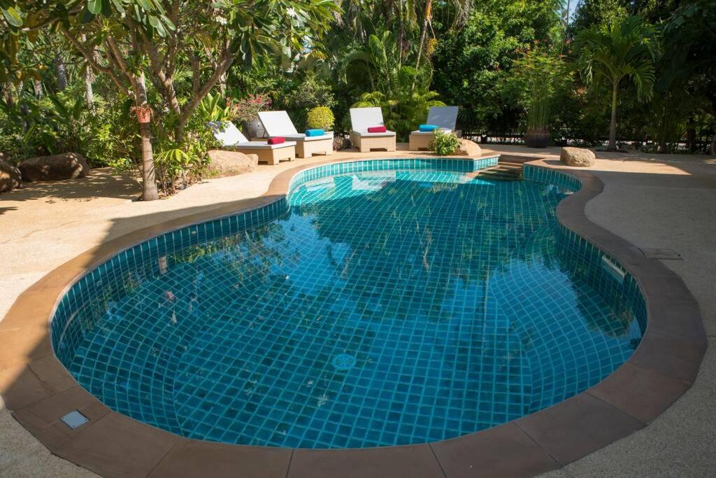 4BR Walk to Beach Private Pool & Jacuzzi view 3