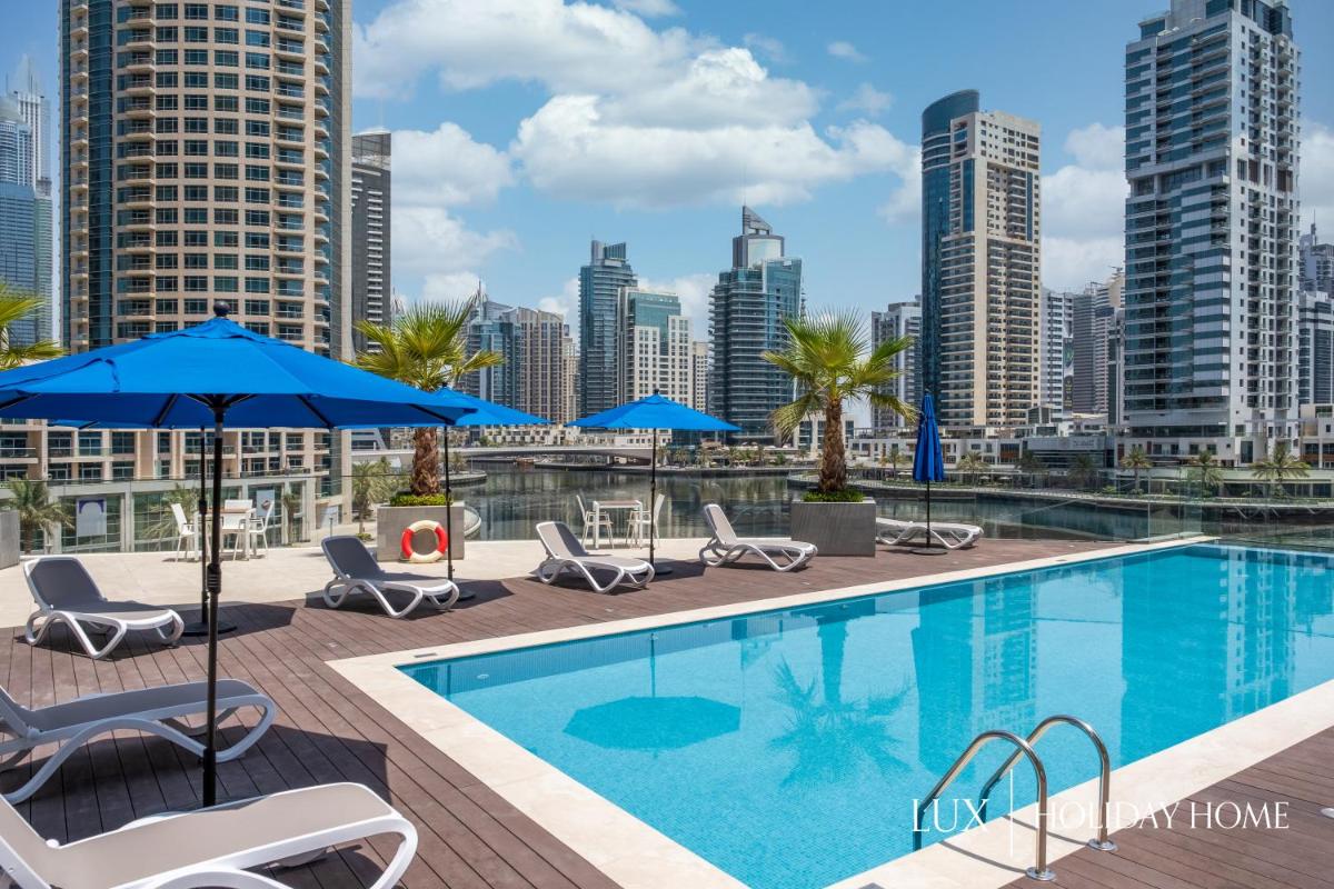 LUX Contemporary Suite with Full Marina View 3