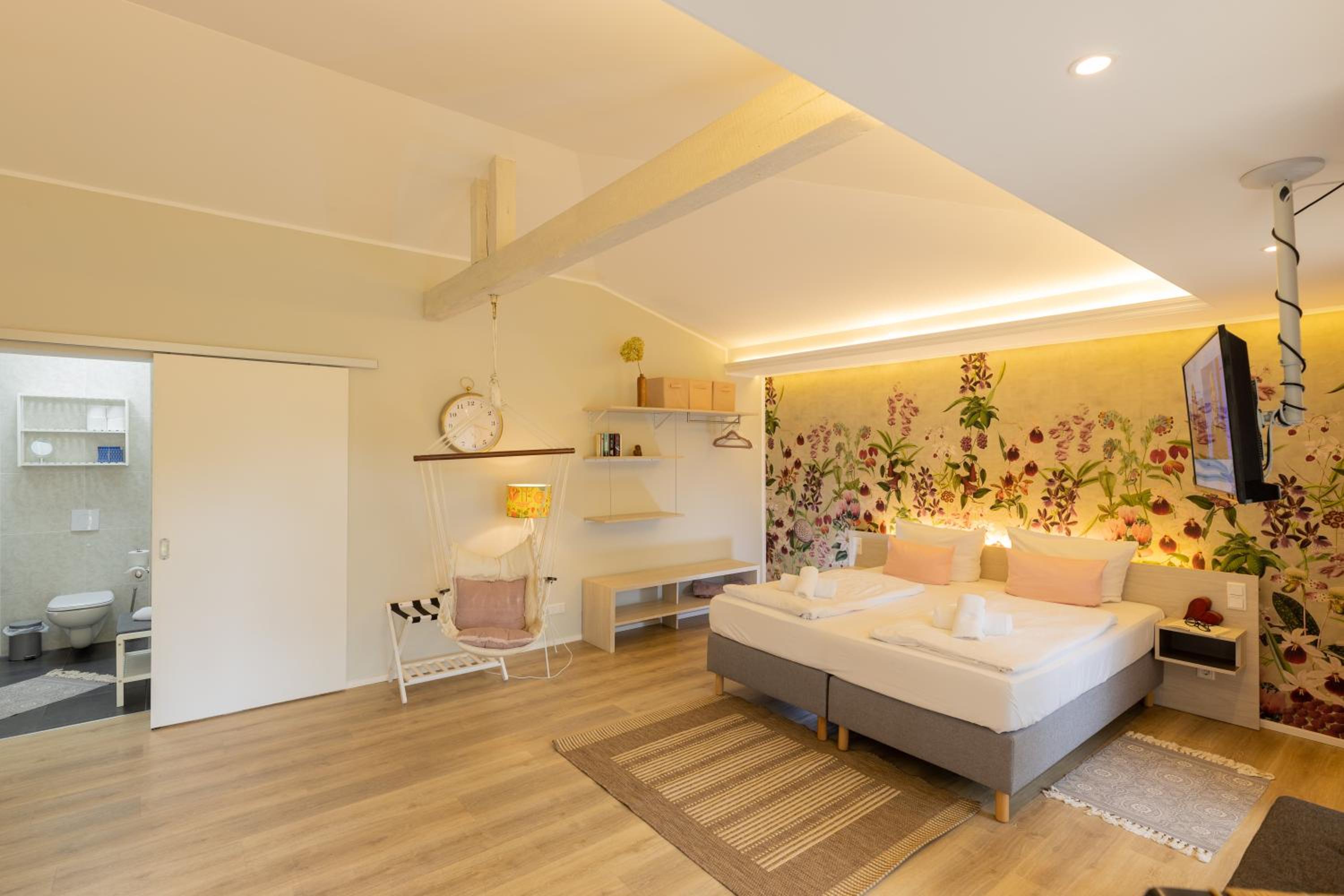 Little Suite Apartments