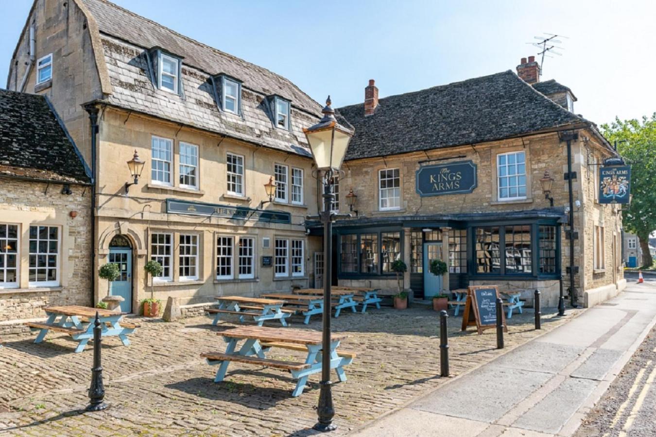 Melksham Vacations - The Kings Arms Hotel - Property Image 1