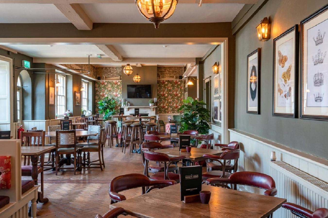 Melksham Vacations - The Kings Arms Hotel - Property Image 2