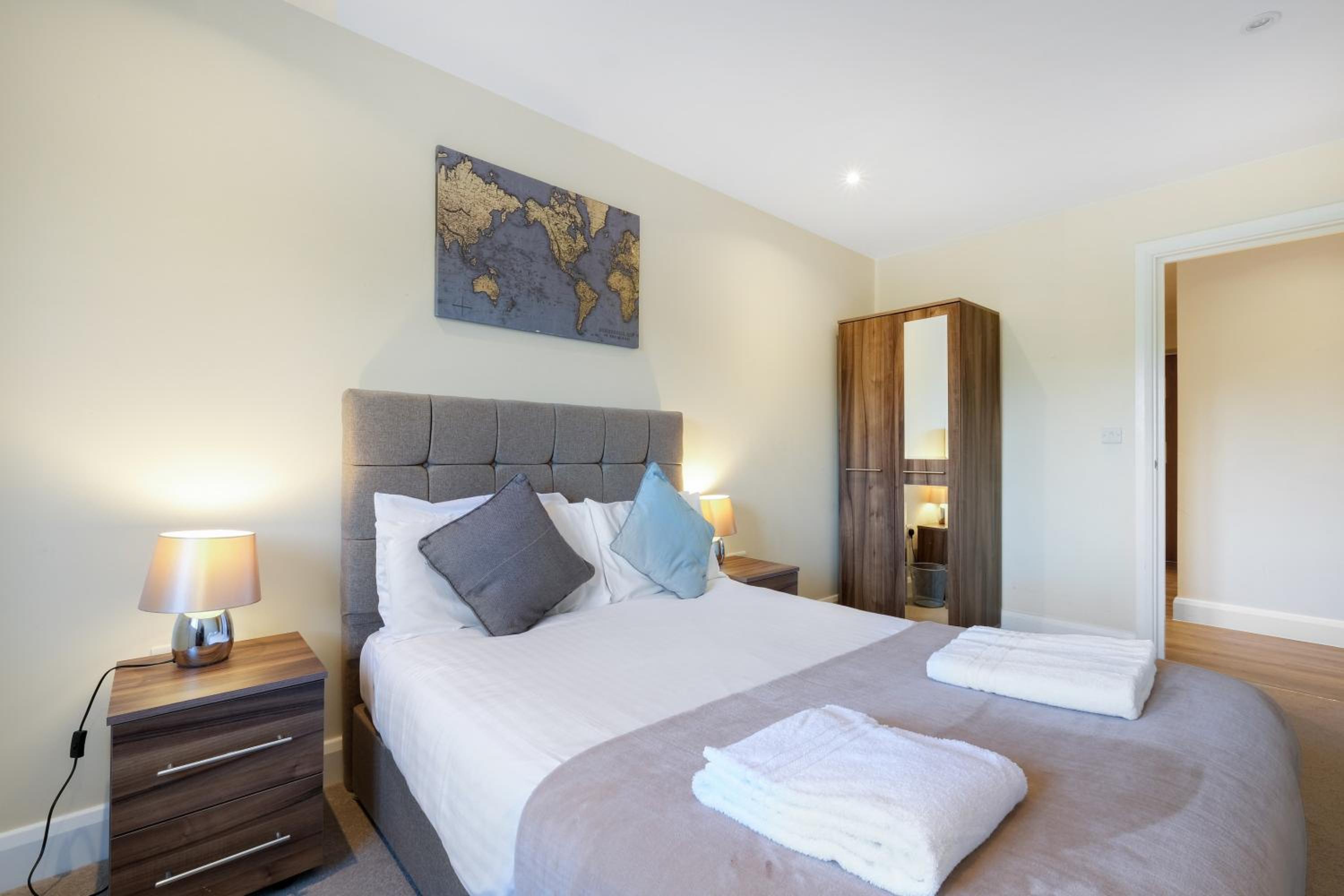London Heathrow Living Serviced Apartments by Ferndale