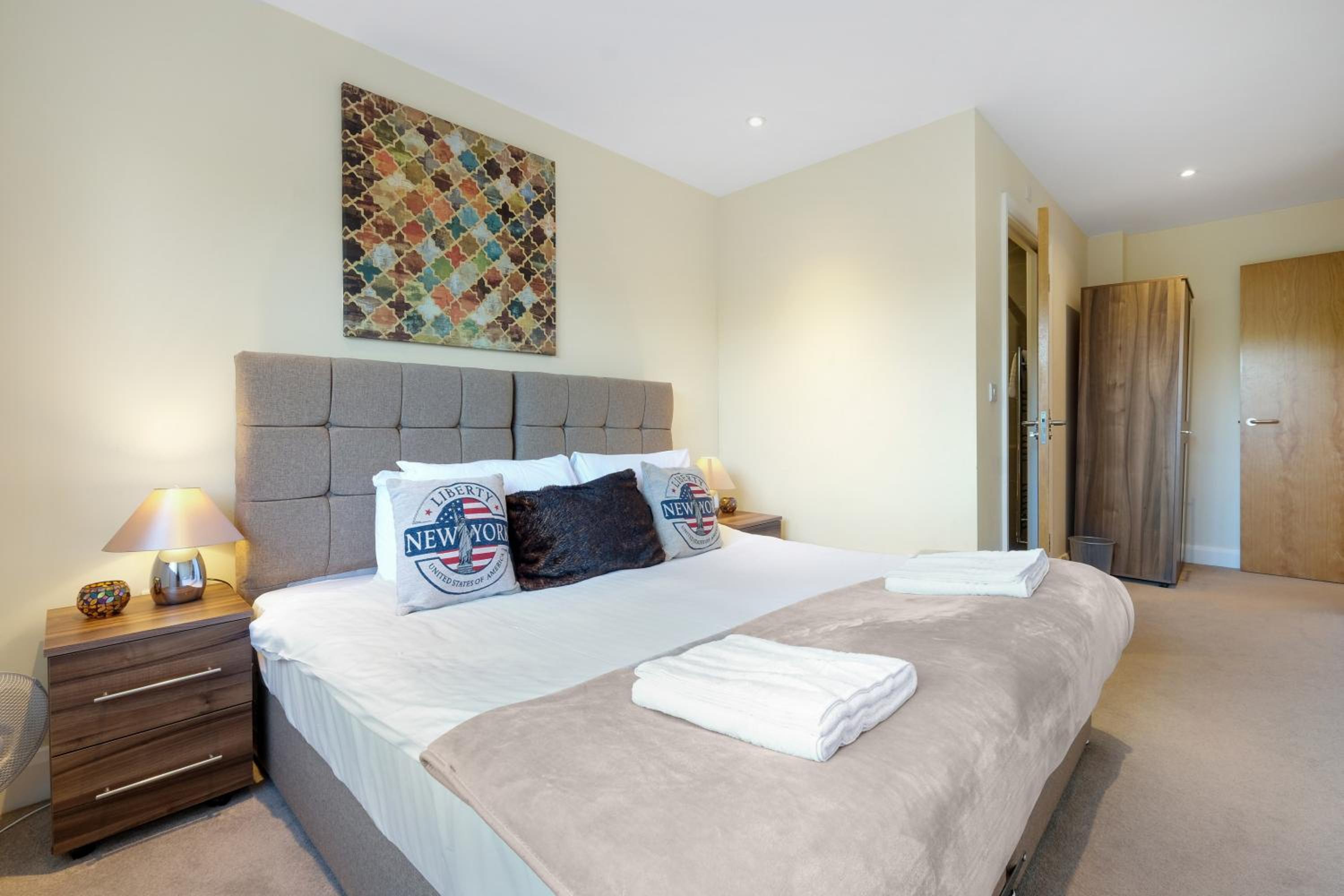 London Heathrow Living Serviced Apartments by Ferndale