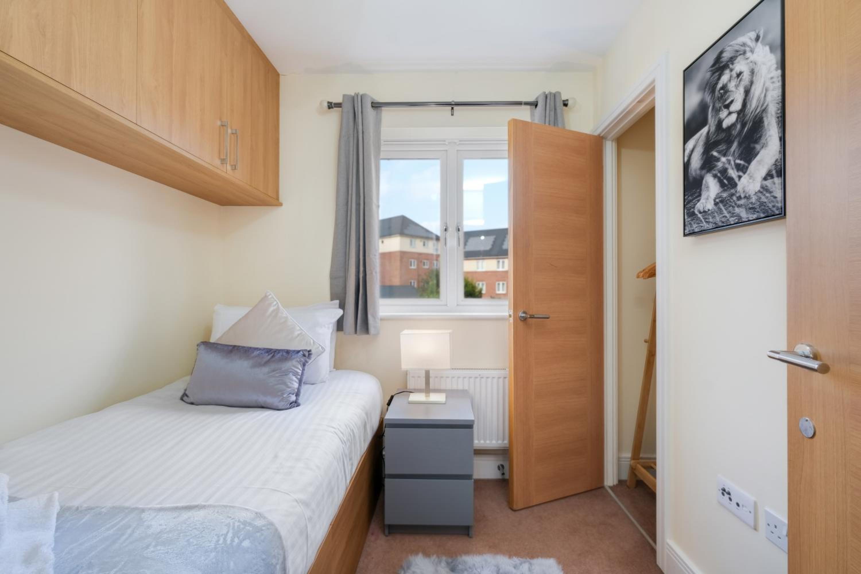 London Heathrow Living Holywell Serviced Houses - 3 and 4 bedrooms By 360stays, photo 7