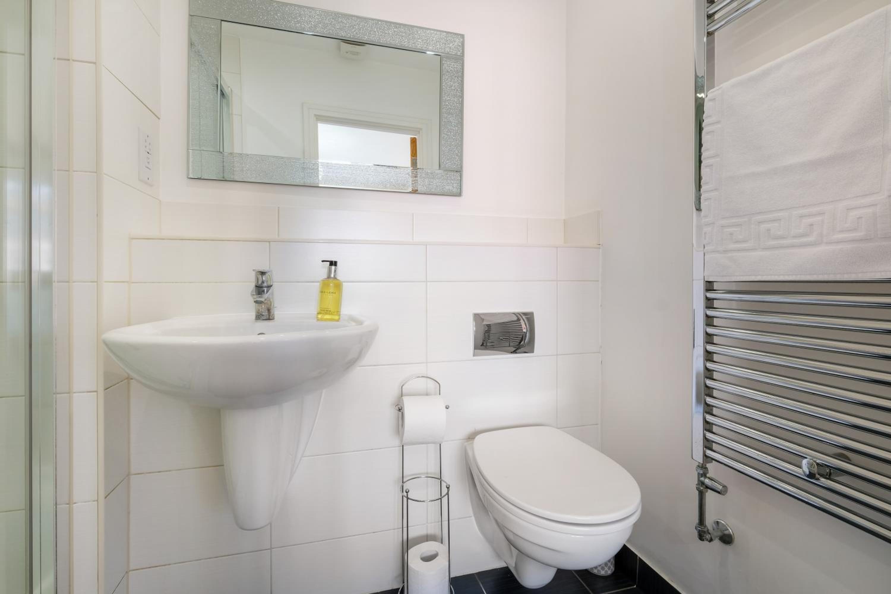 London Heathrow Living Holywell Serviced Houses - 3 and 4 bedrooms By 360stays, photo 17