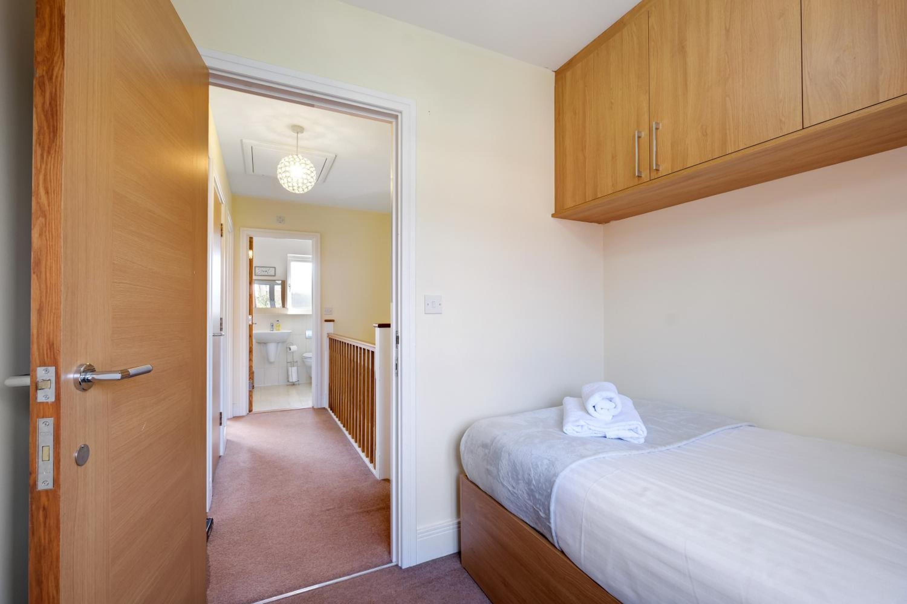 London Heathrow Living Holywell Serviced Houses - 3 and 4 bedrooms By 360stays, photo 12