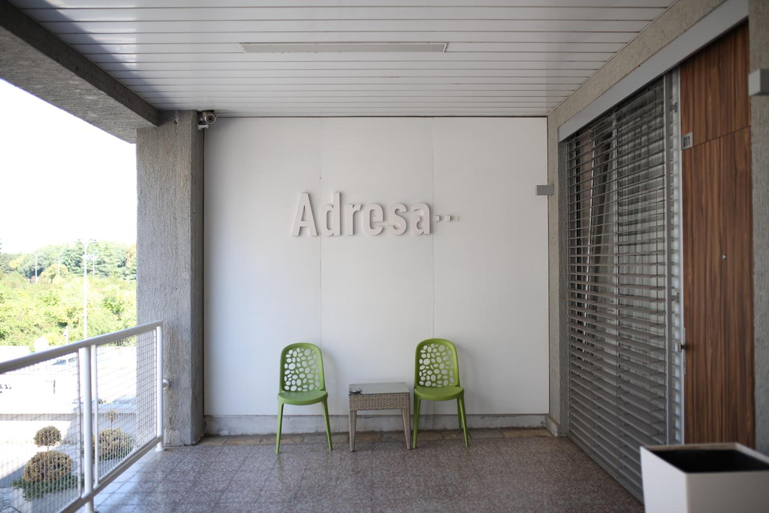Adresa Suites