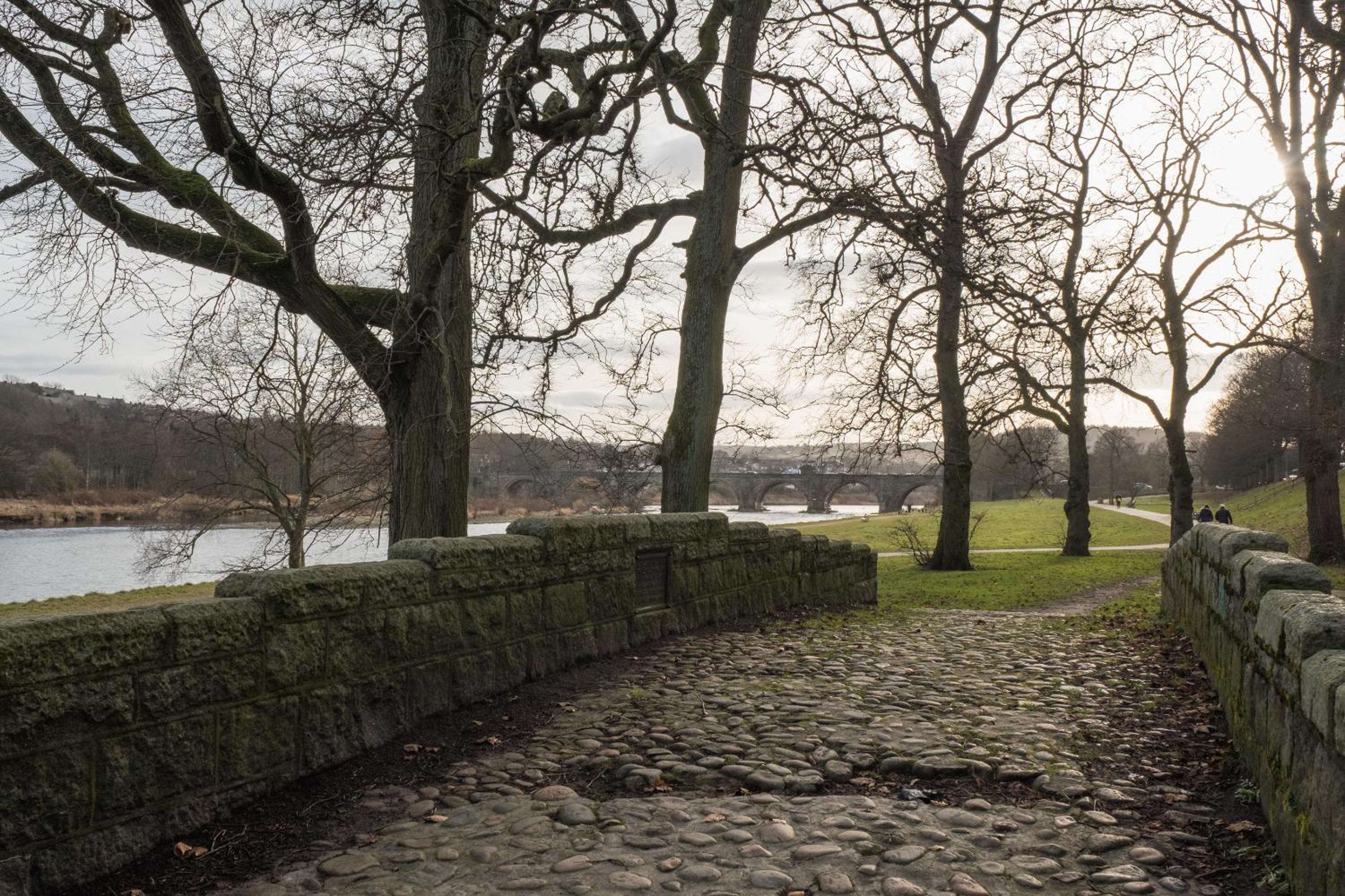 Marks At The Manor Luxury Riverside Apartments - Sleeps up to 4, with Parking and Sky TV