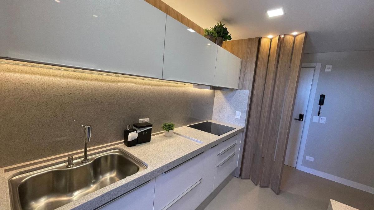 Studio no último andar no CENTRO de FOZ com vista para o rio Paraná