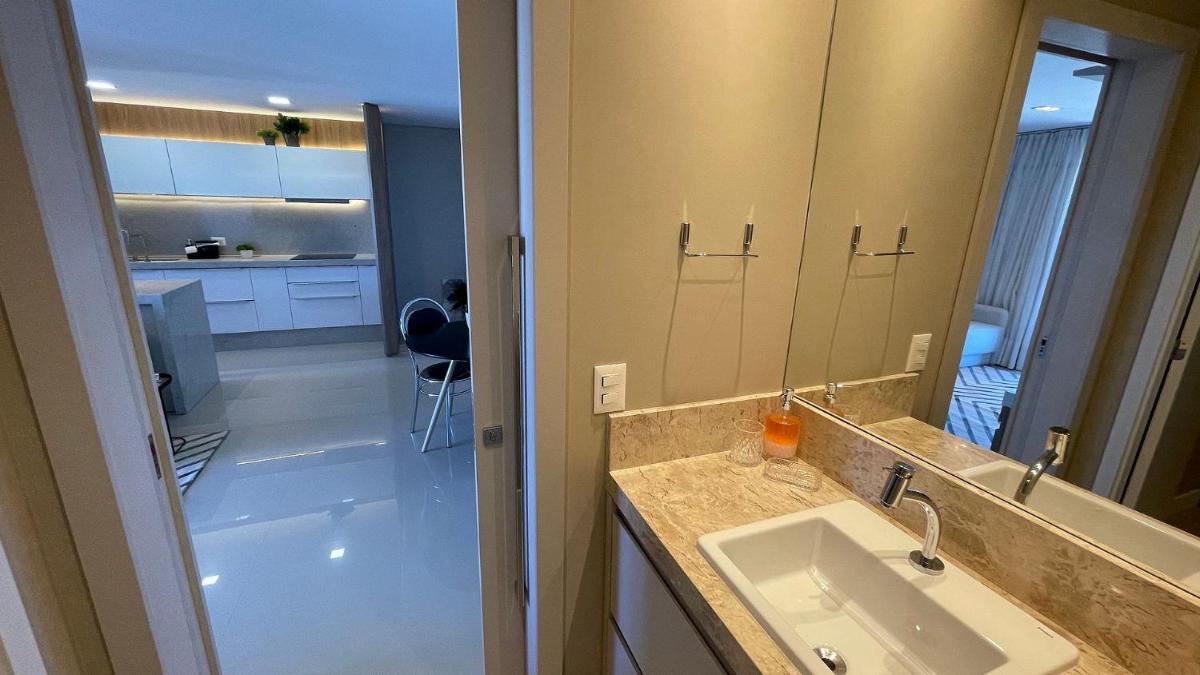 Studio no último andar no CENTRO de FOZ com vista para o rio Paraná