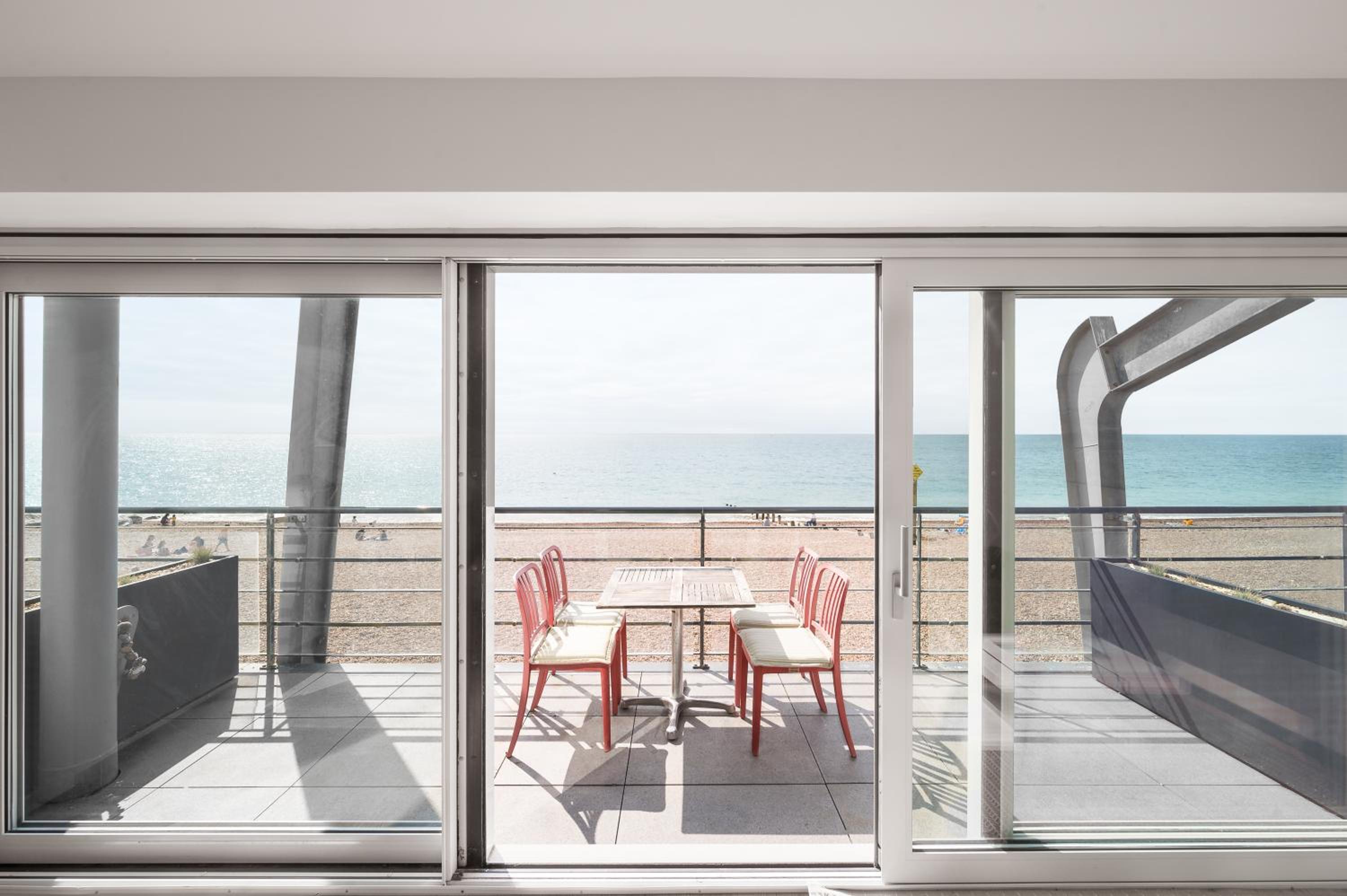 Lancing beach apartment. view 5