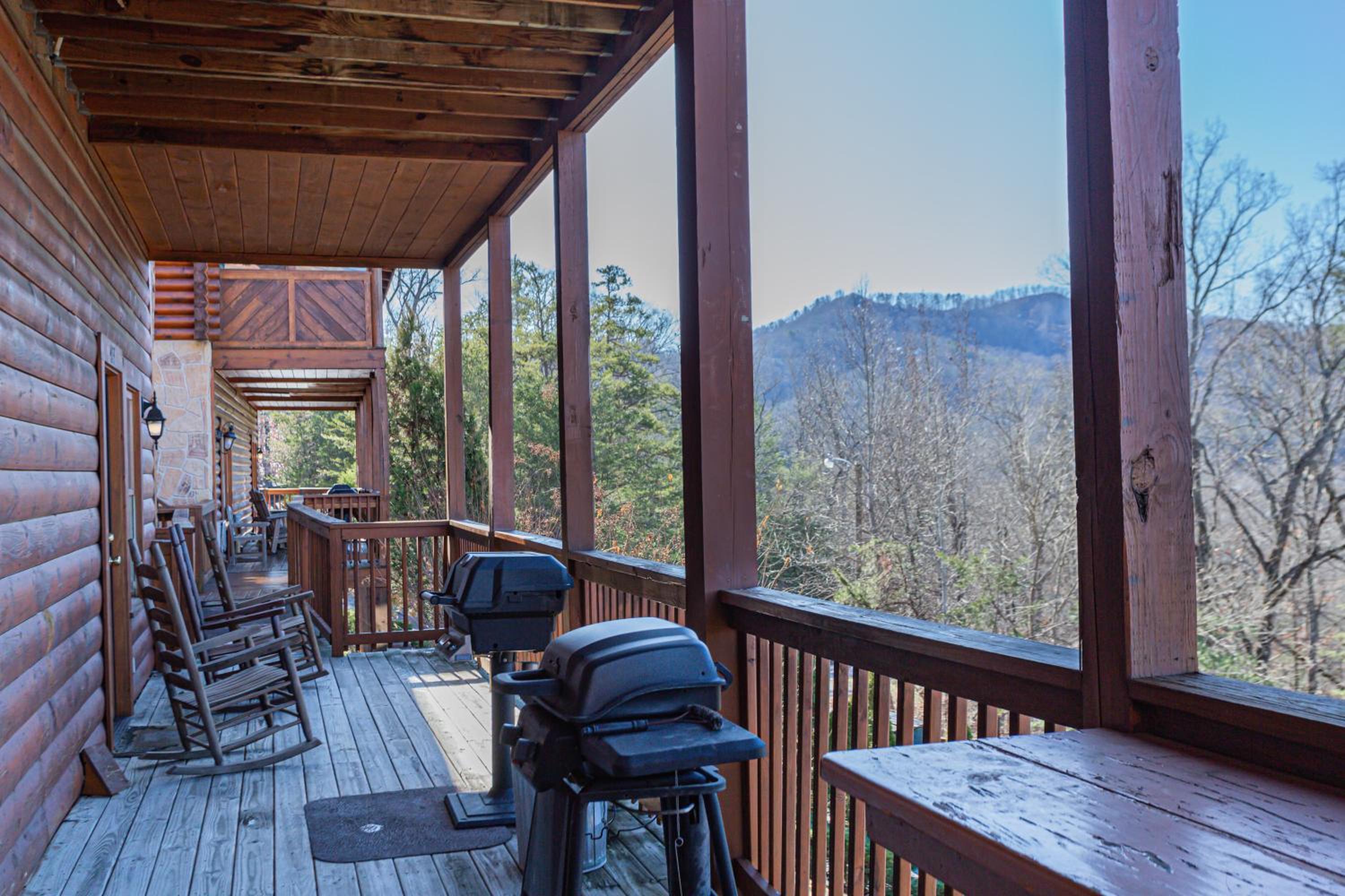 Steps from Pkwy! Hot Tub~Pool Access~Fast WiFi view 5