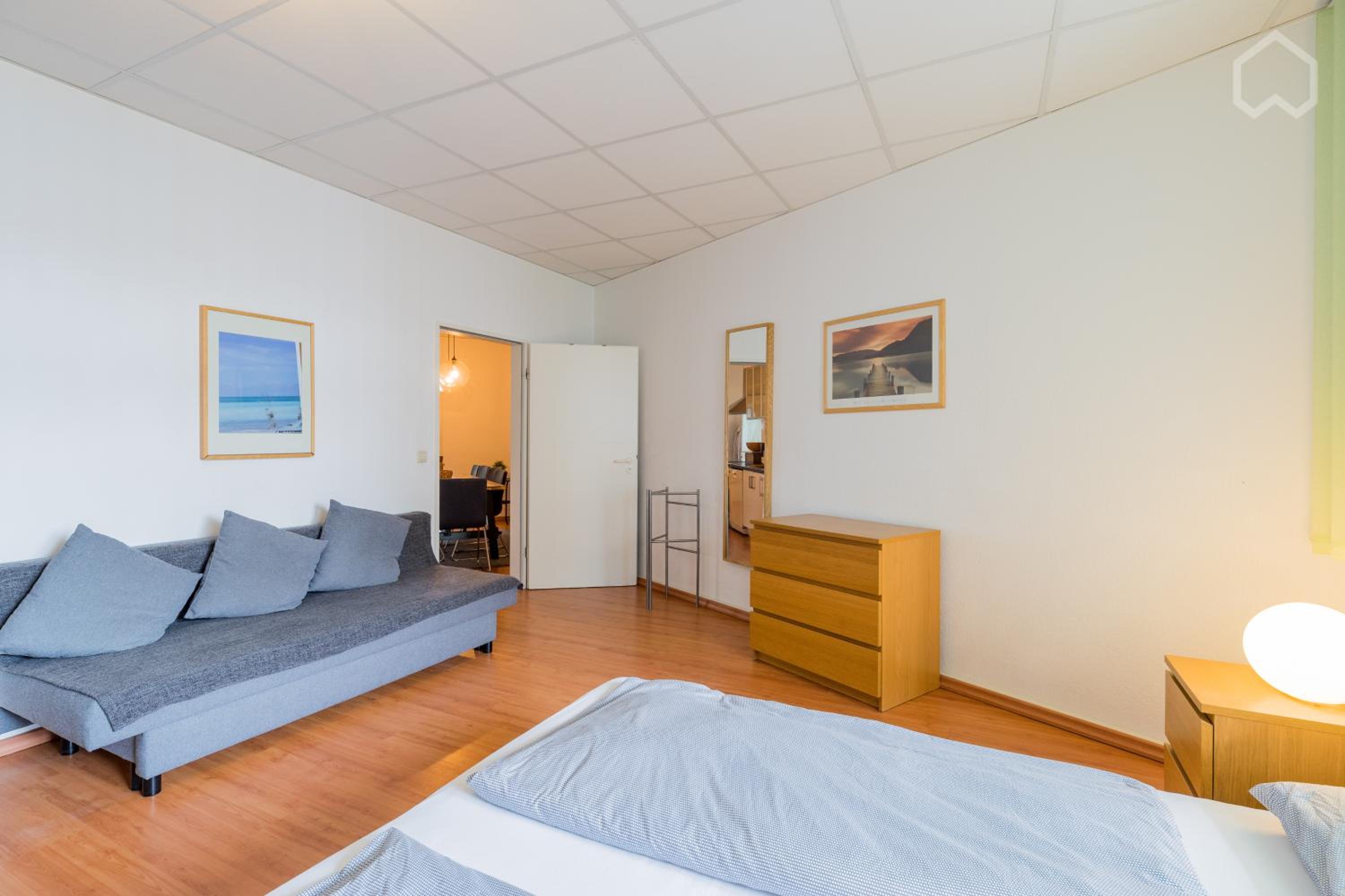 Spacious and modern furnished apartment for 10 guests