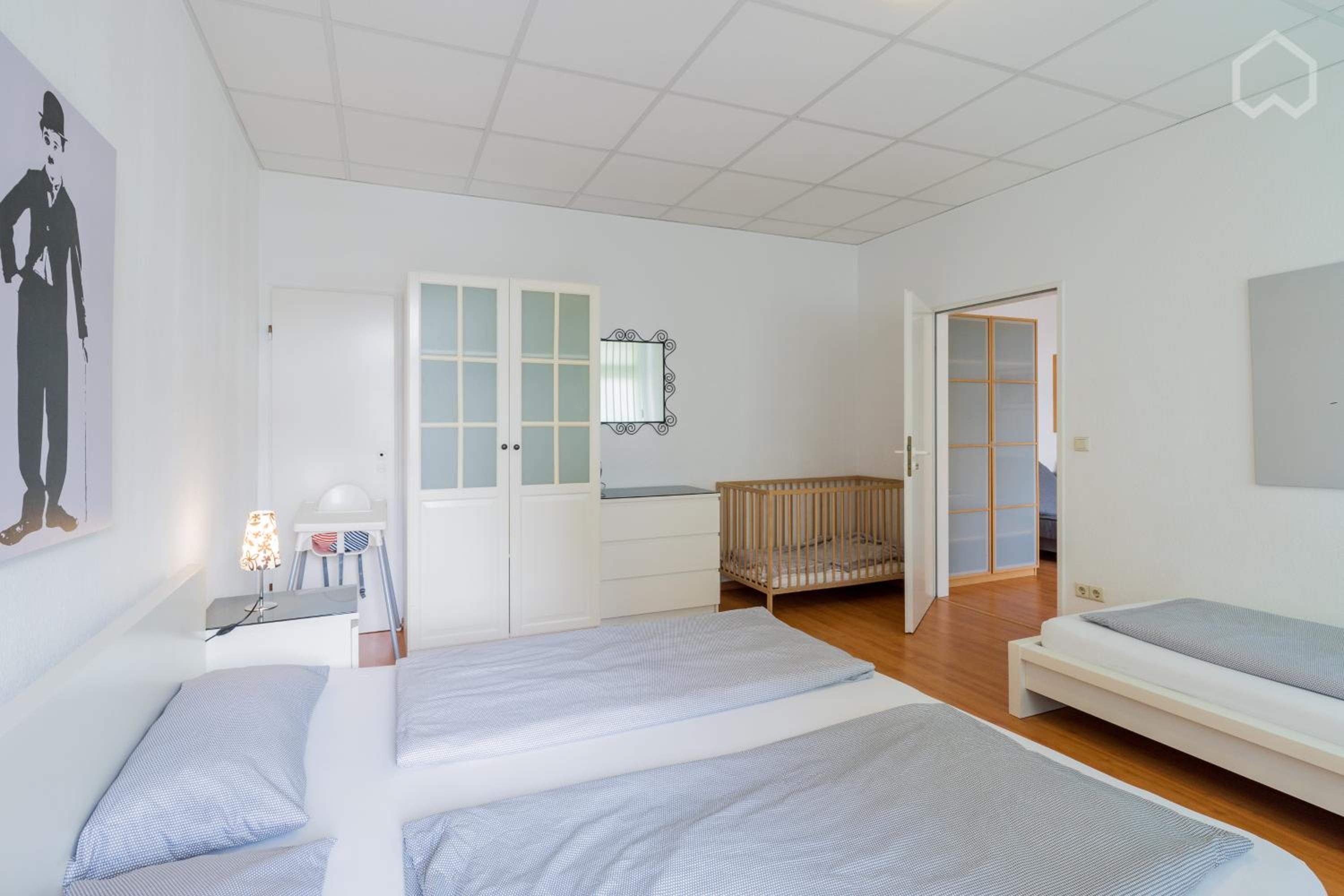 Spacious and modern furnished apartment for 10 guests