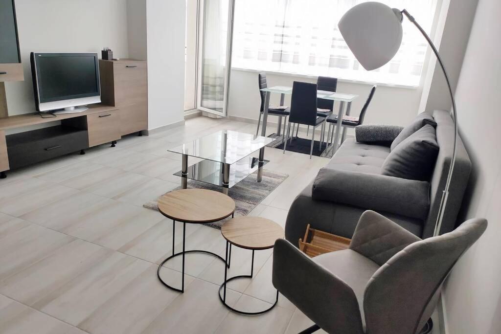 Pláza Apartman - city center, free parking, free wifi view 3