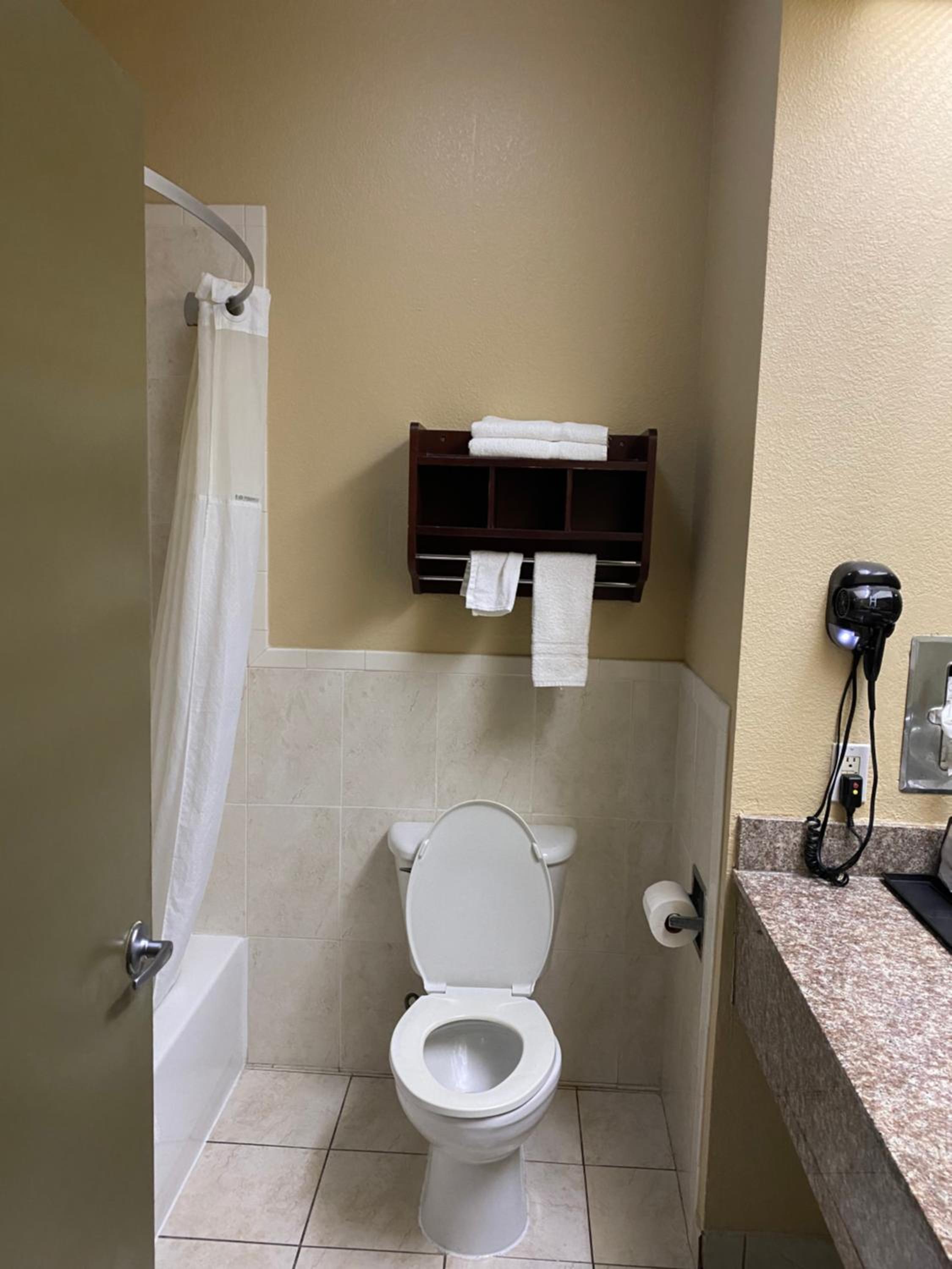 Red Lion Inn Suites IAH Airport East - Property Image 12