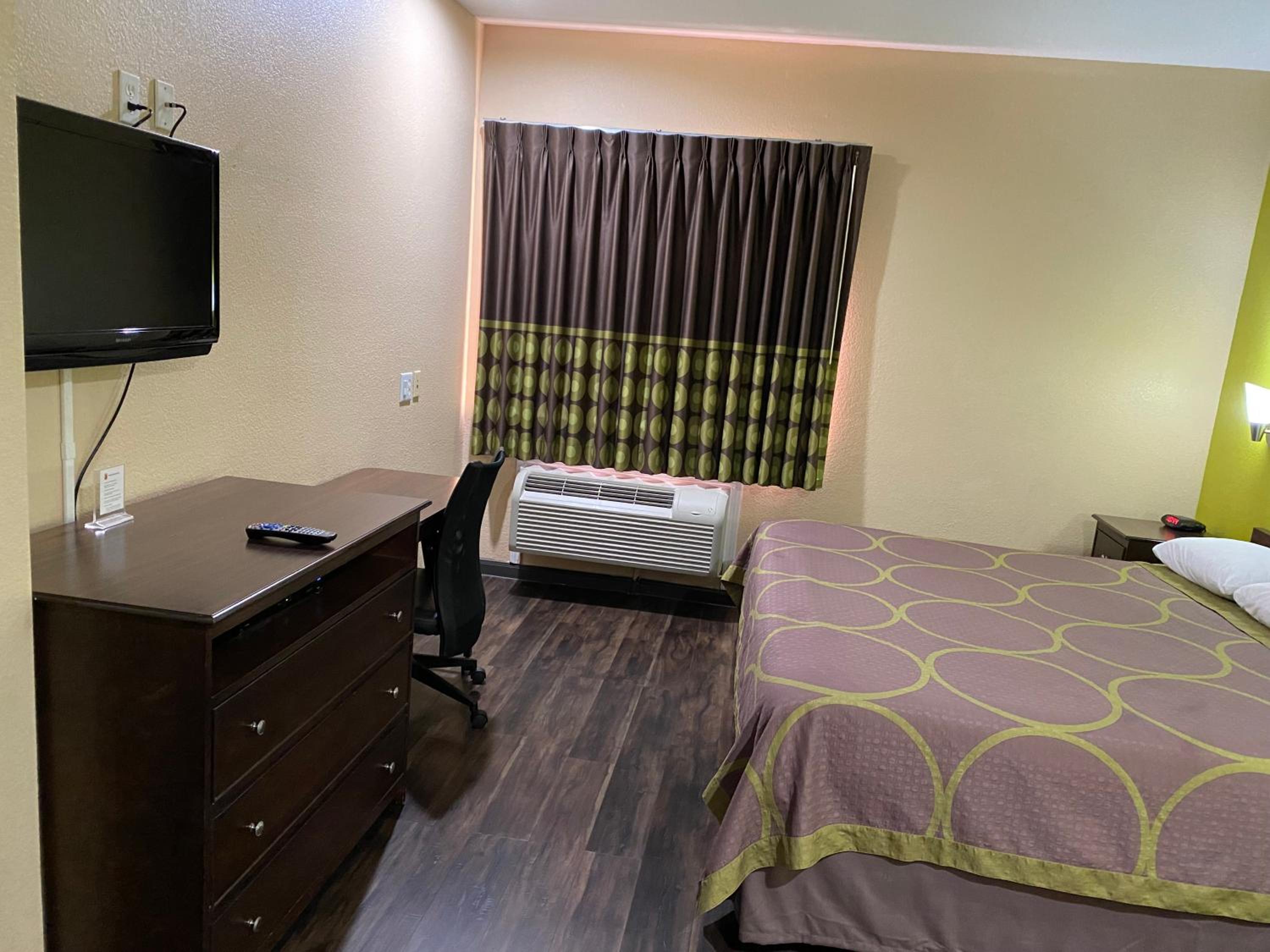 Red Lion Inn Suites IAH Airport East - Property Image 16