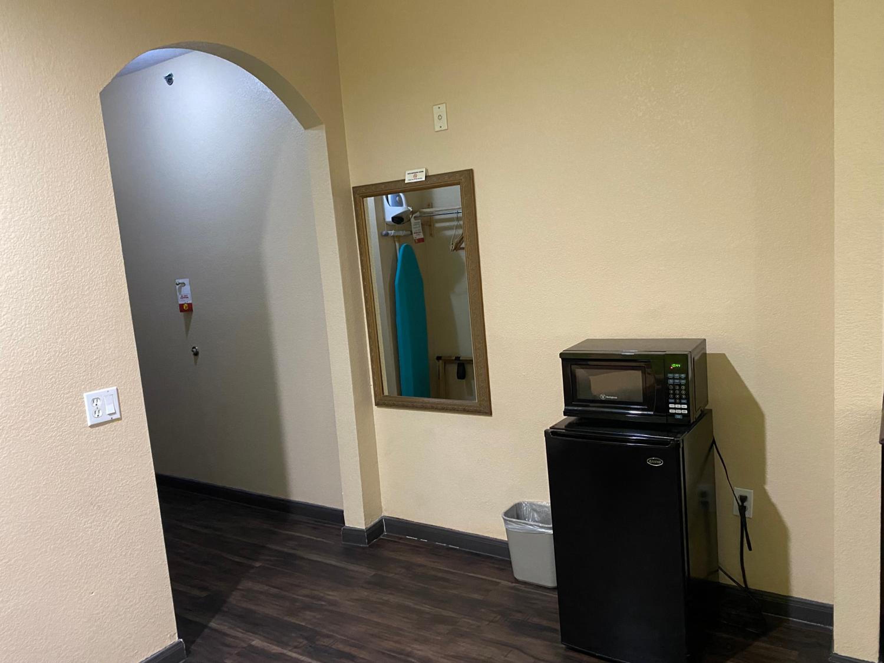 Red Lion Inn Suites IAH Airport East - Property Image 17