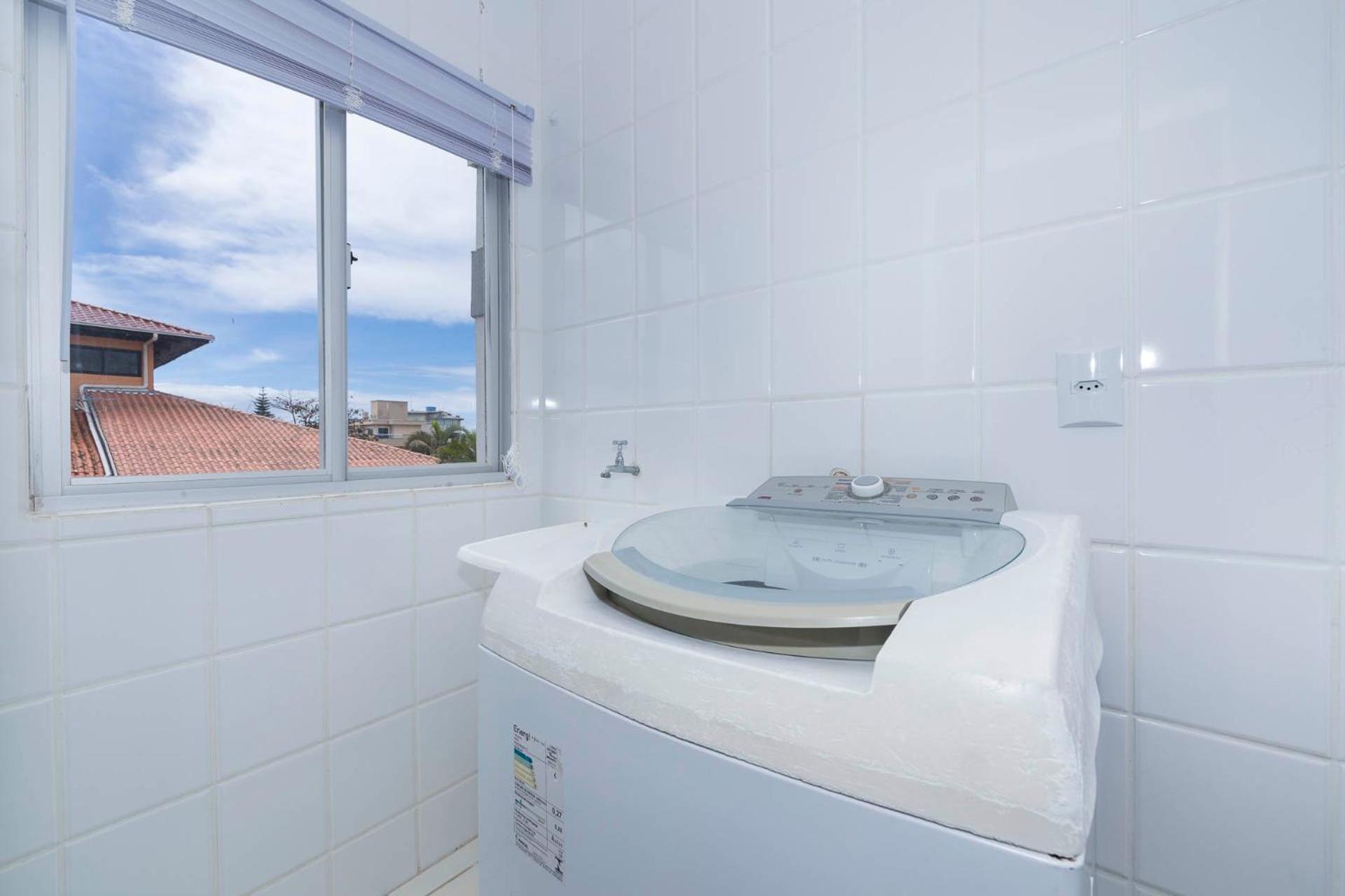 Apartamento com Vista Mar a 30 metros da praia view 5