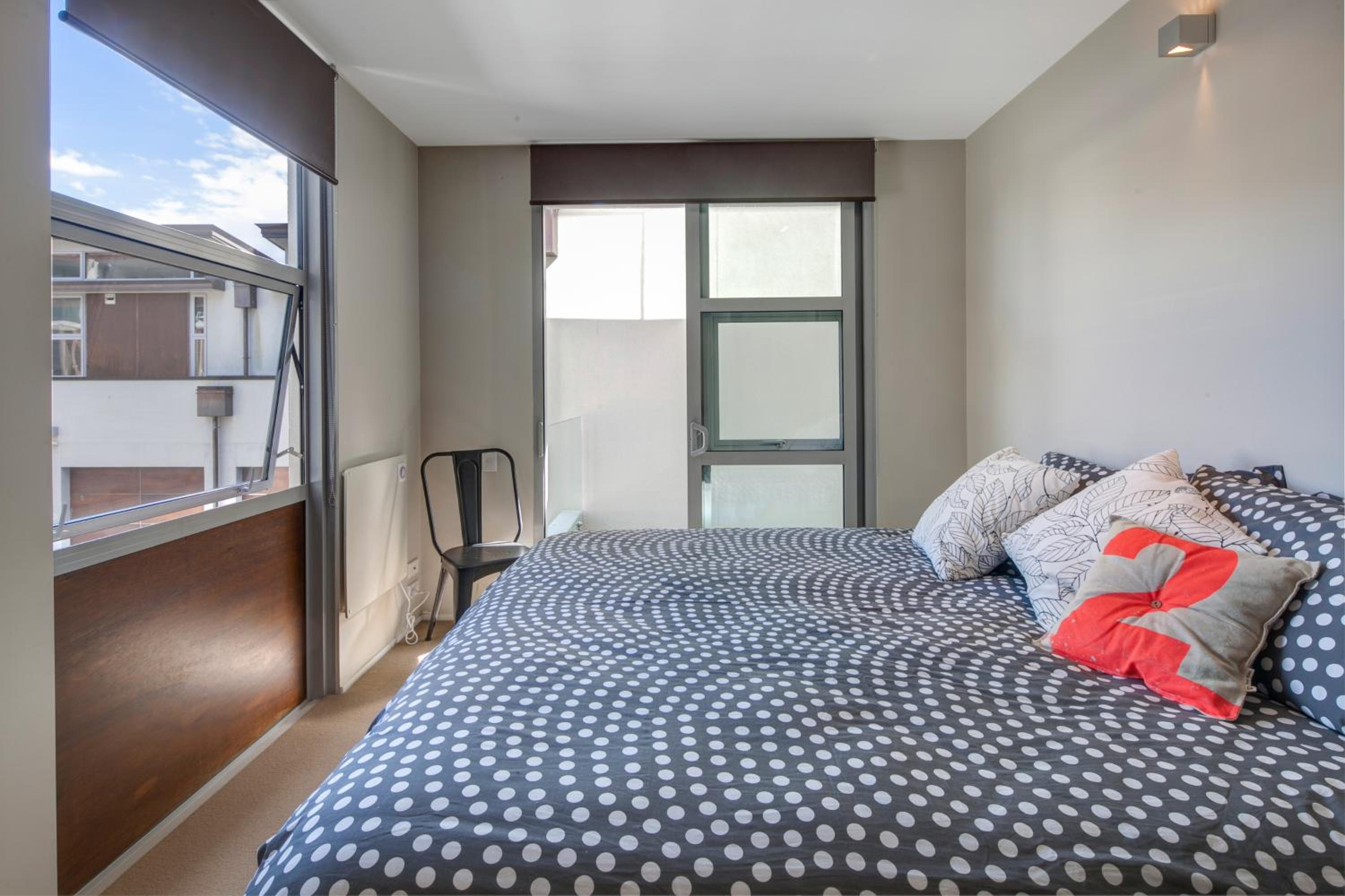 Lakeview 4BR Retreat in Central Queenstown view 5