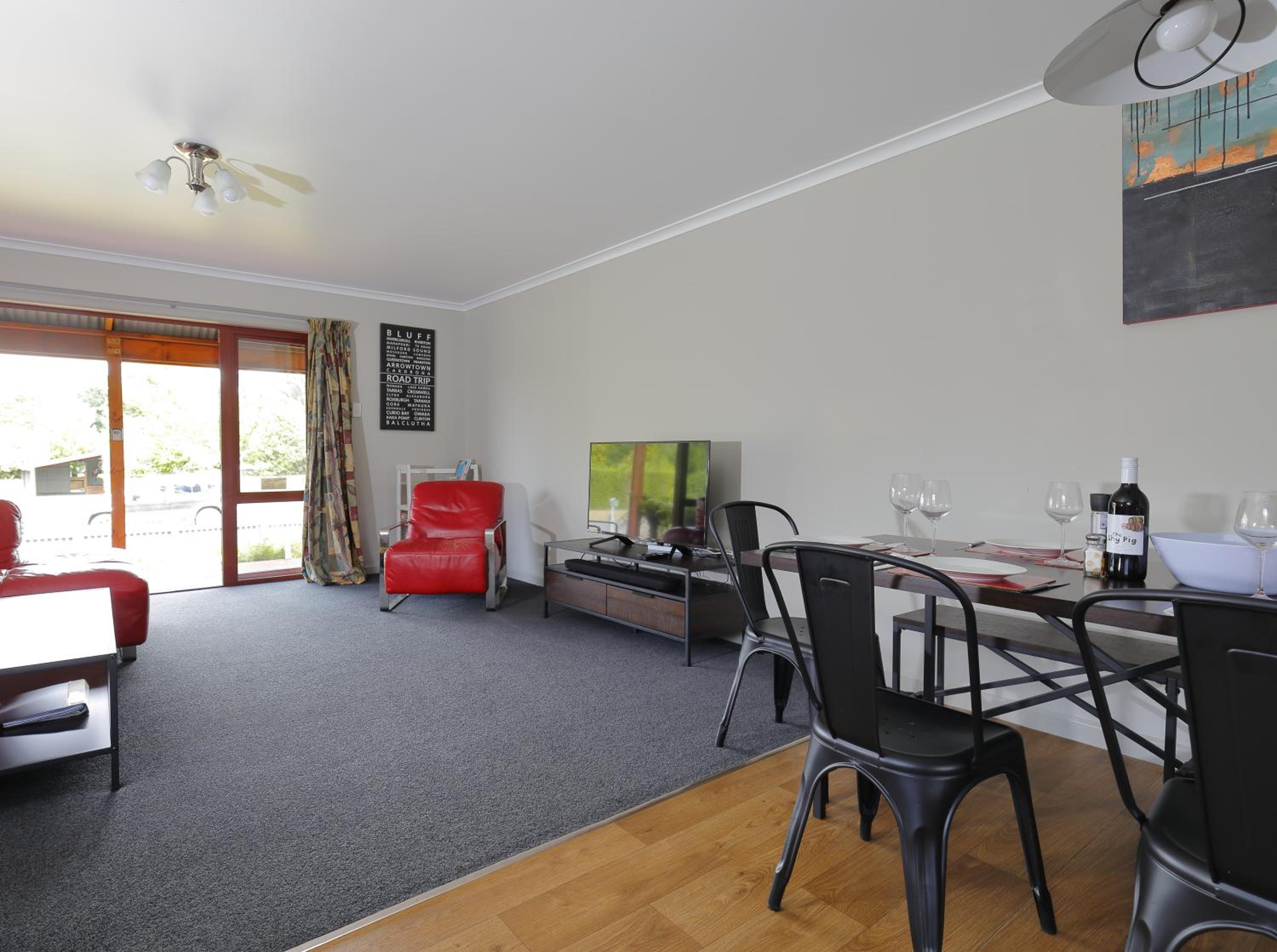 Mokonui Cottage - Te Anau Holiday Home view 3