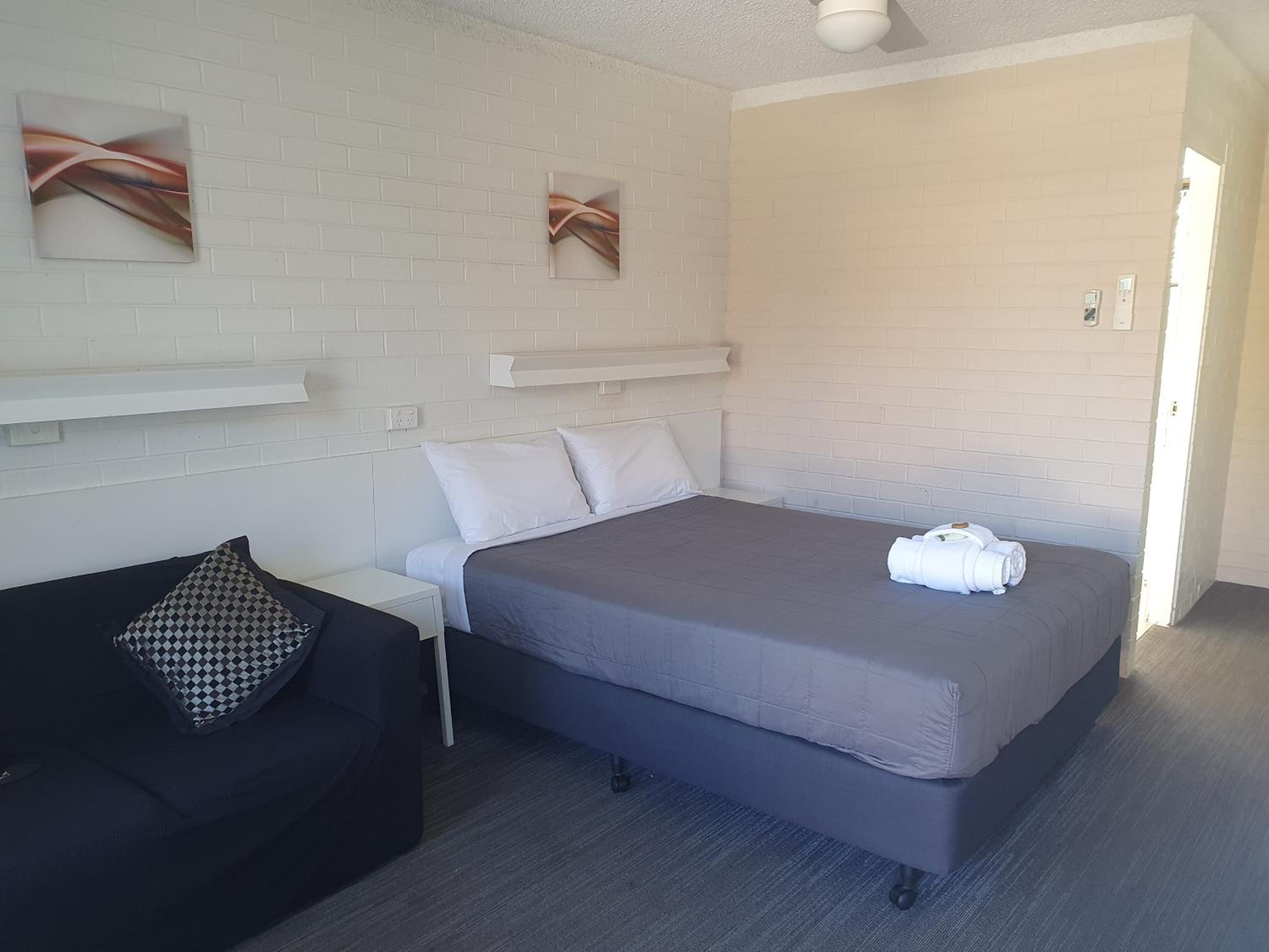 Coastal Bay Motel
