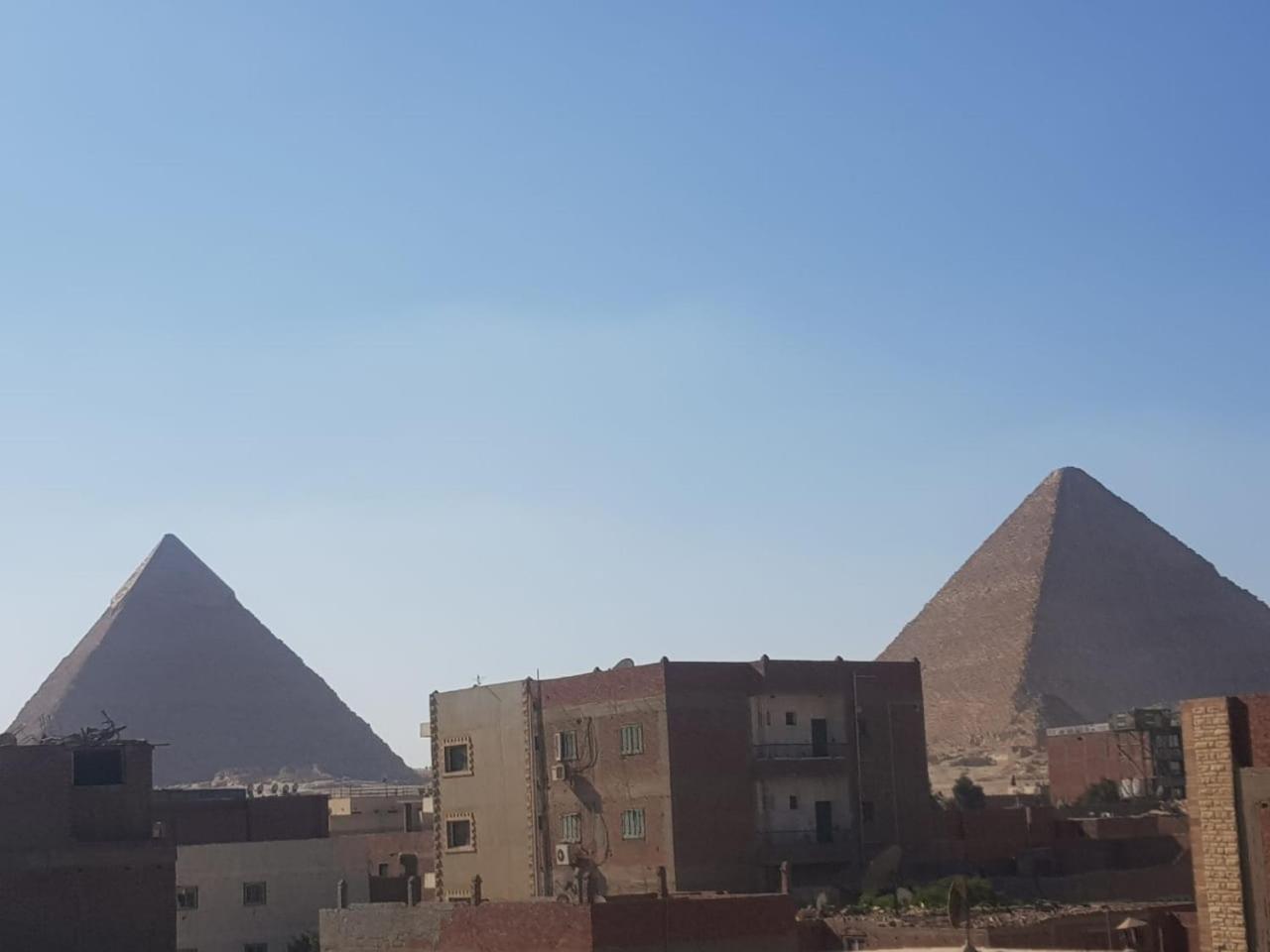 Jana Pyramids view inn