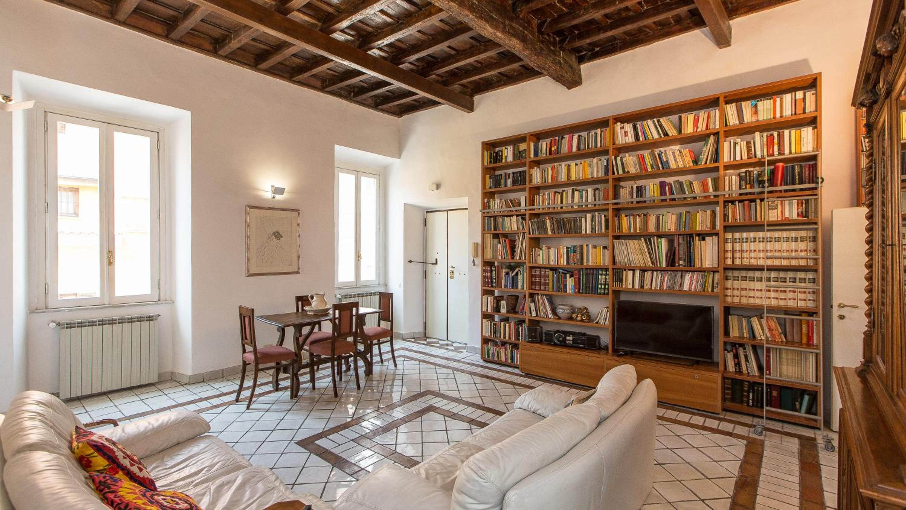 Monti Flat Rental in Rome